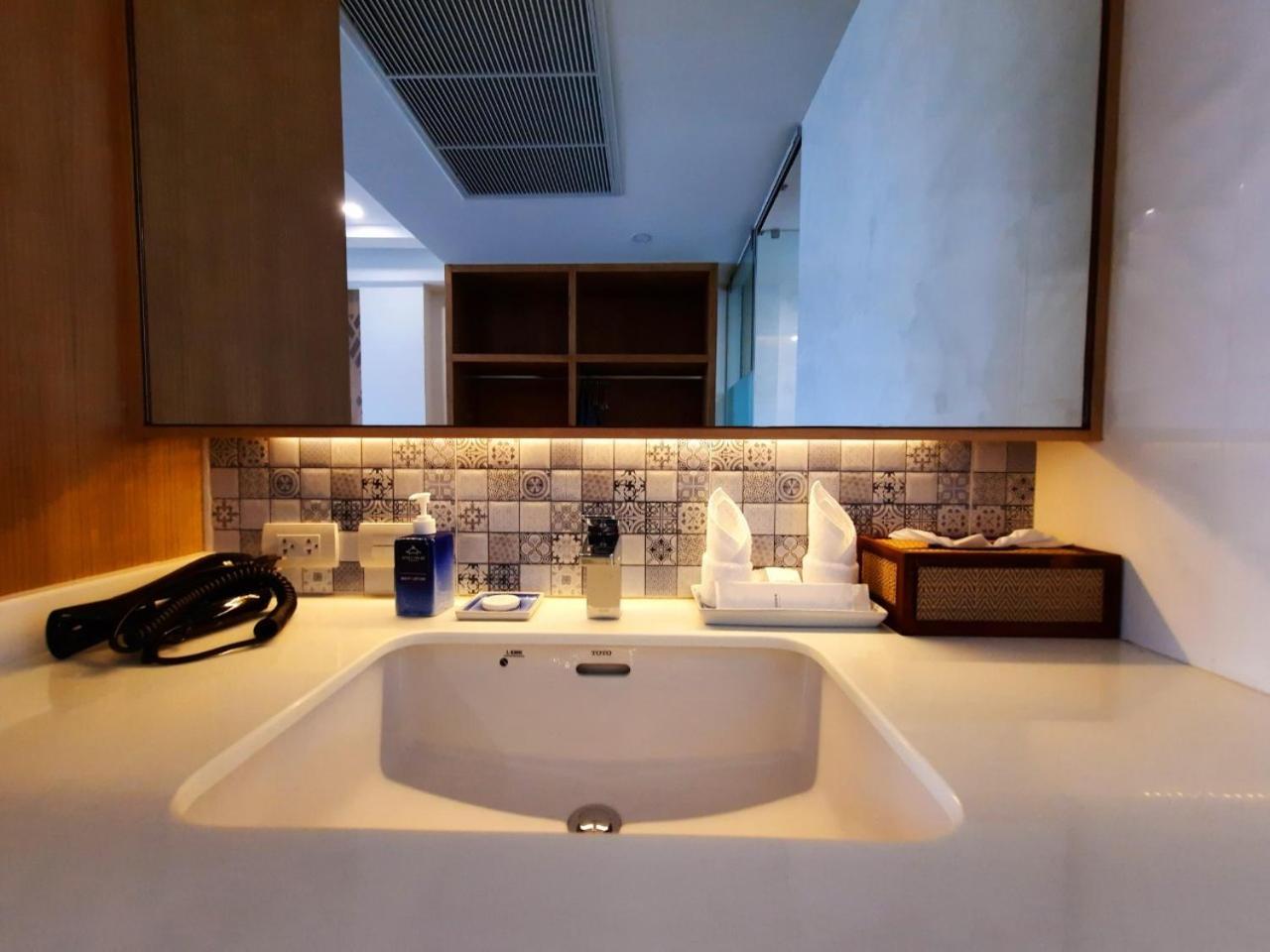 Deluxe Double or Twin Room with Balcony - Photo 4