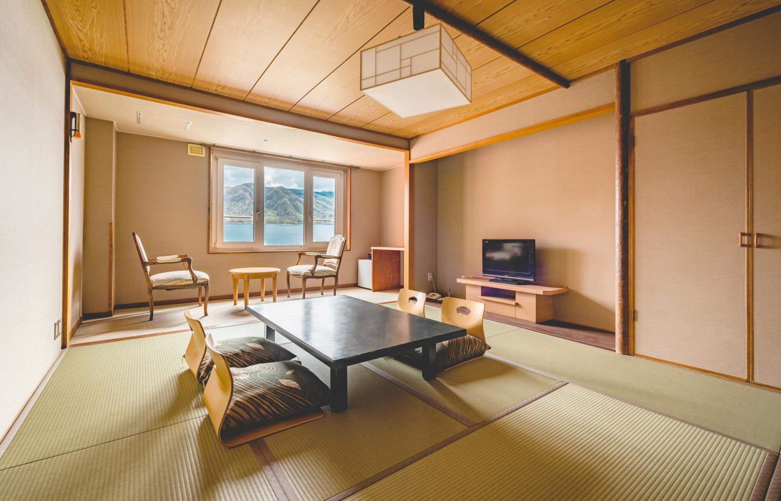 Japanese-Style Room with Lake View - Non-Smoking photo 3
