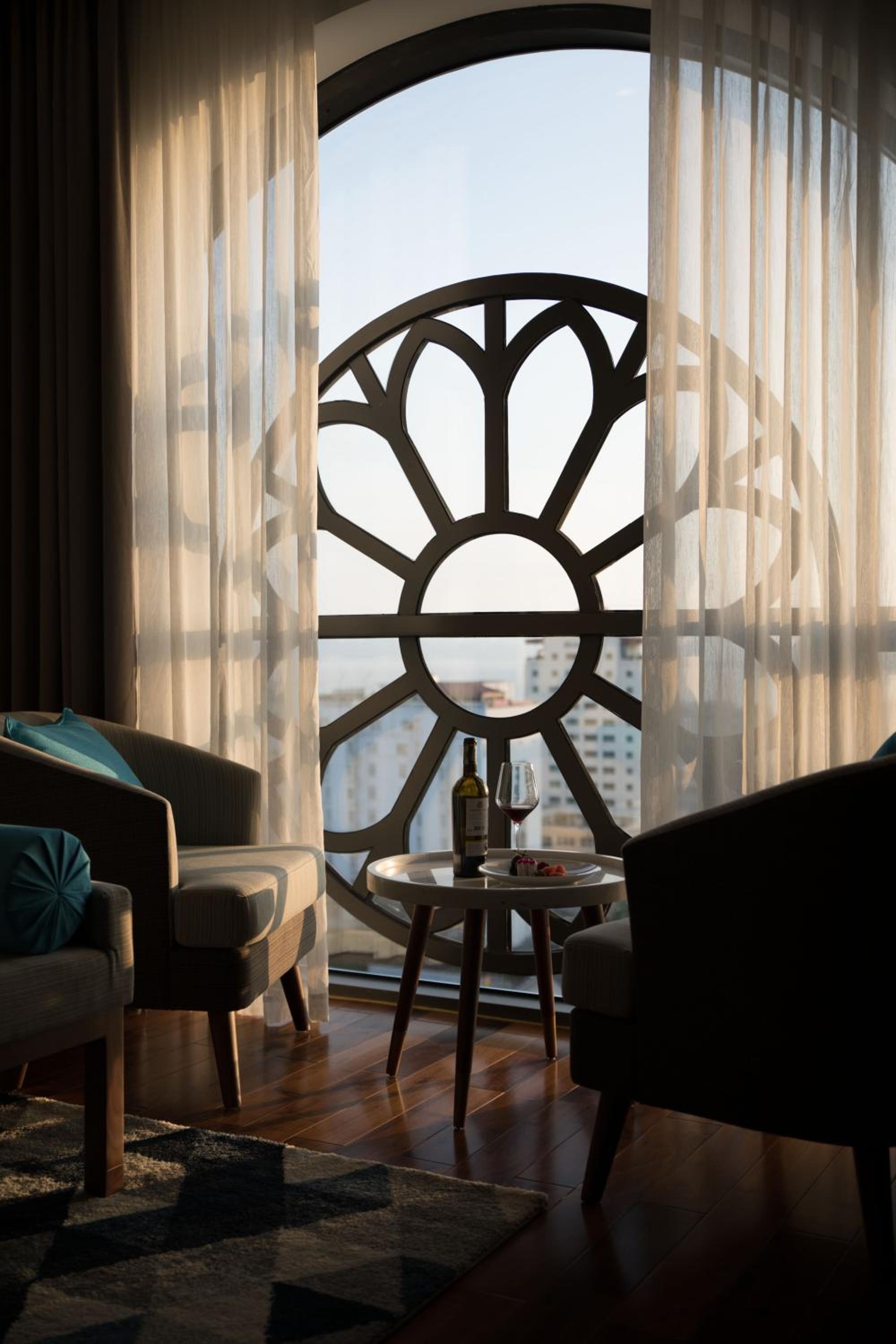 Premier Deluxe King Room - Photo 7