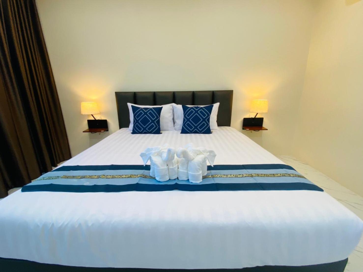 Deluxe Double Room - Photo 8