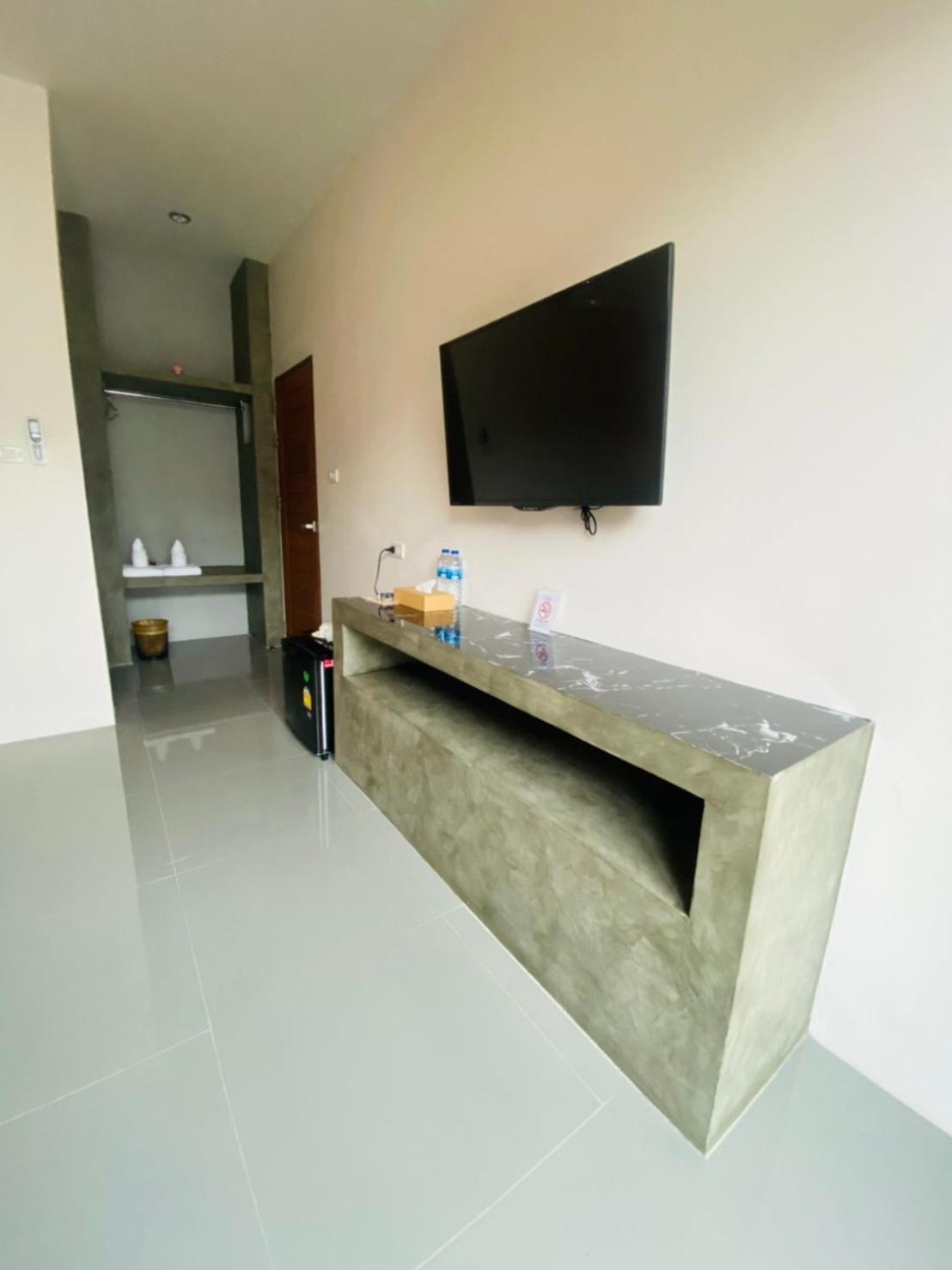 Deluxe Room - Photo 5