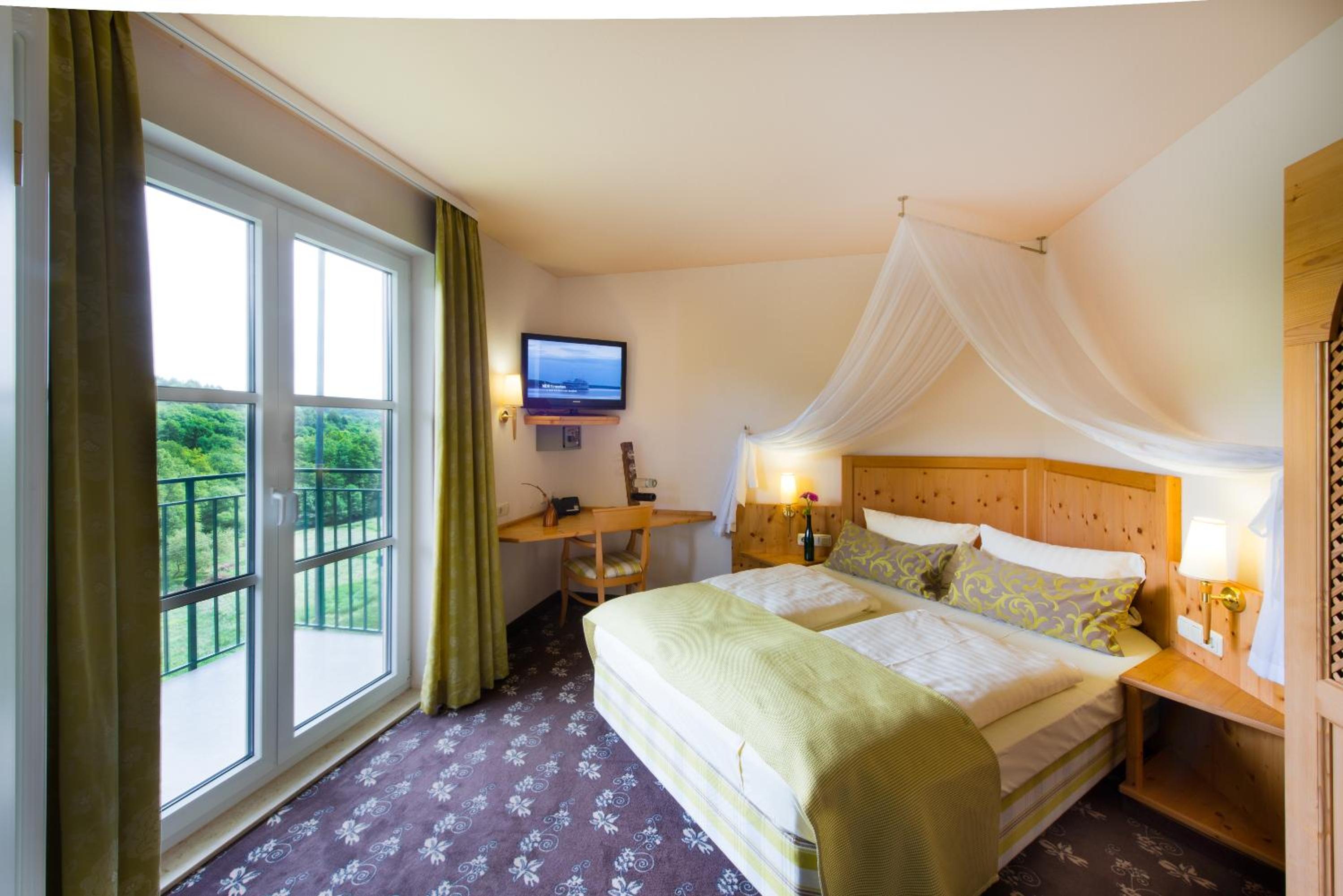 Double Room with Balcony including Wellness and halfboard - Photo 6