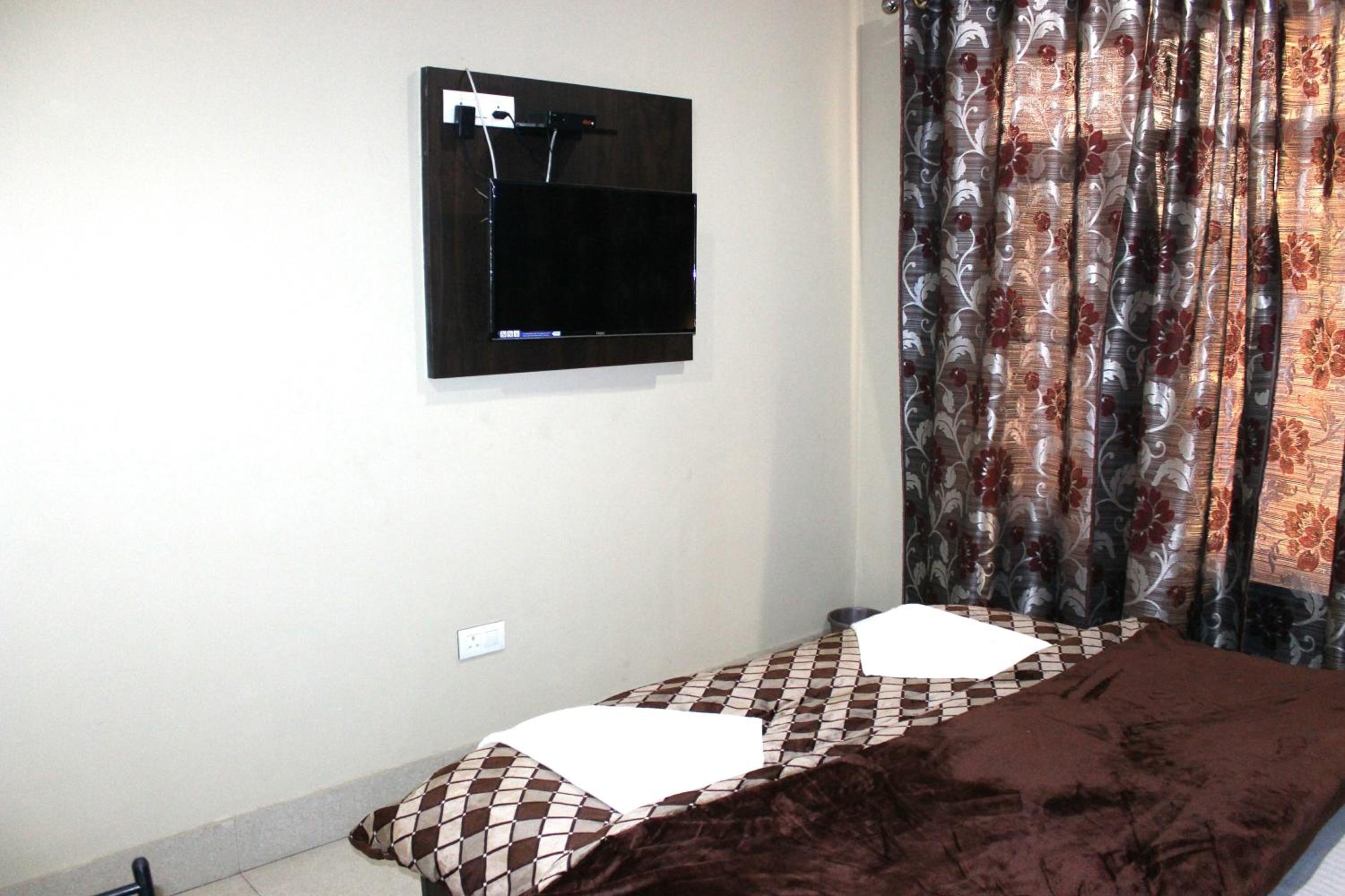 Deluxe Double Room - Photo 13