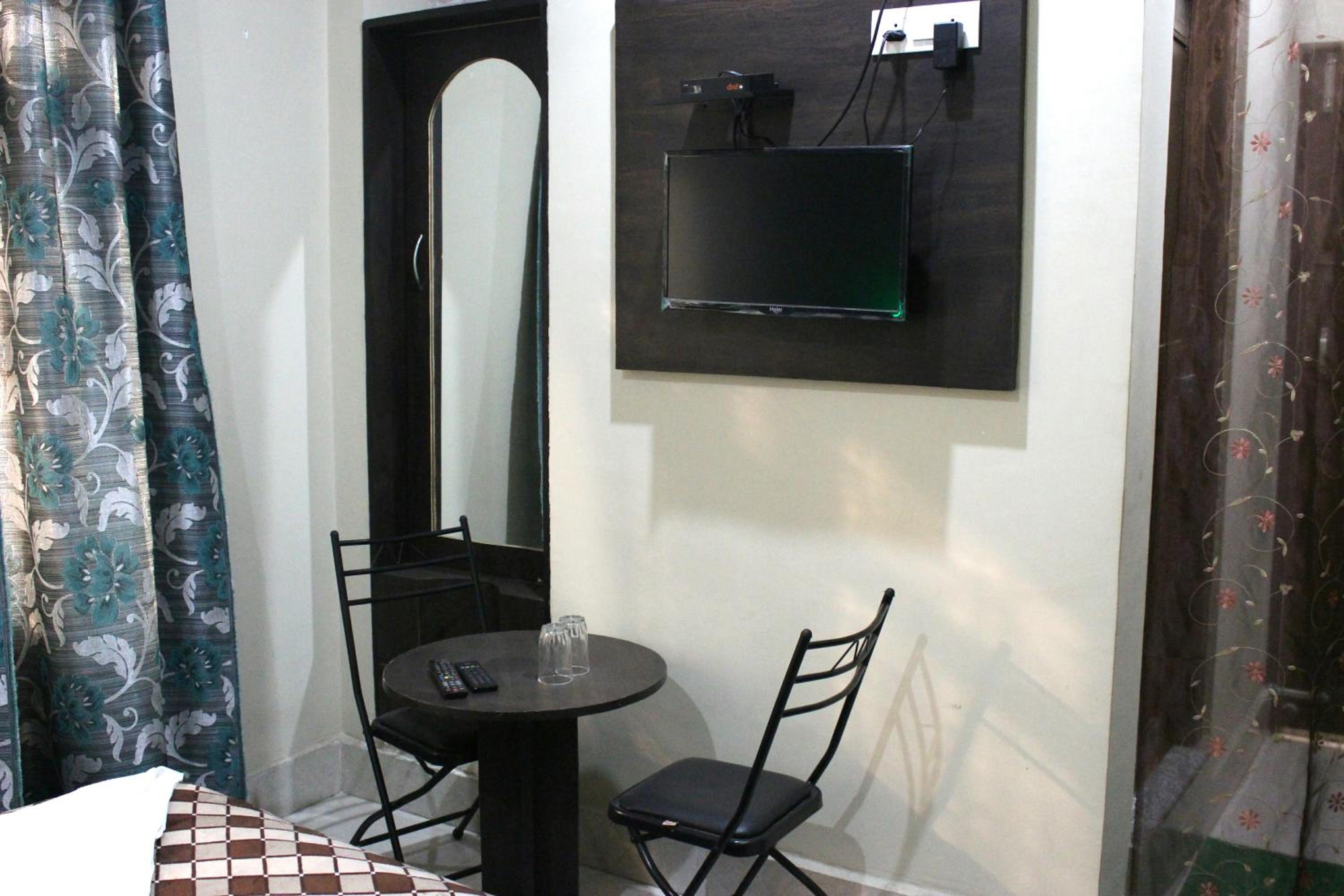 Deluxe Double Room - Photo 11