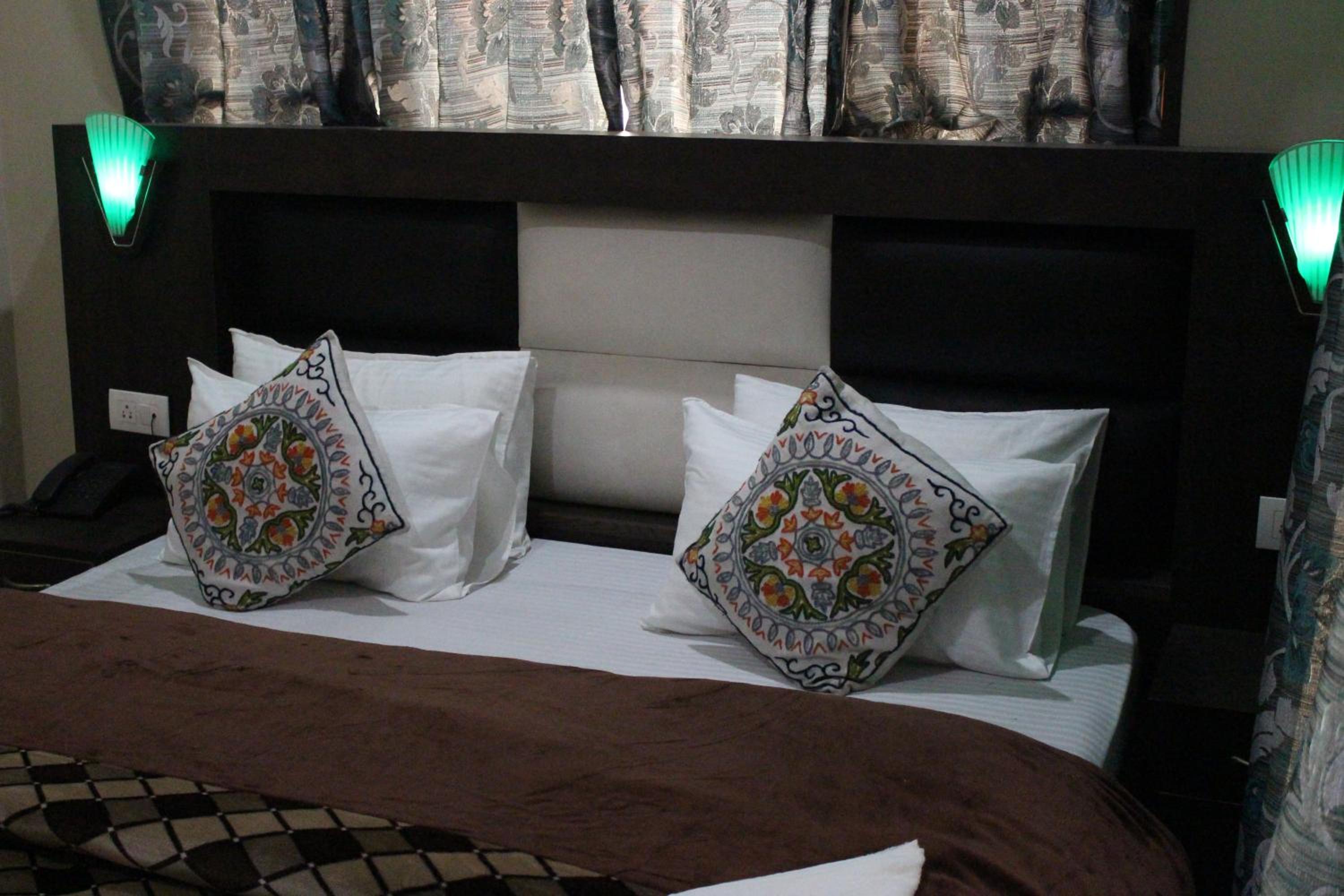 Deluxe Double Room - Photo 7