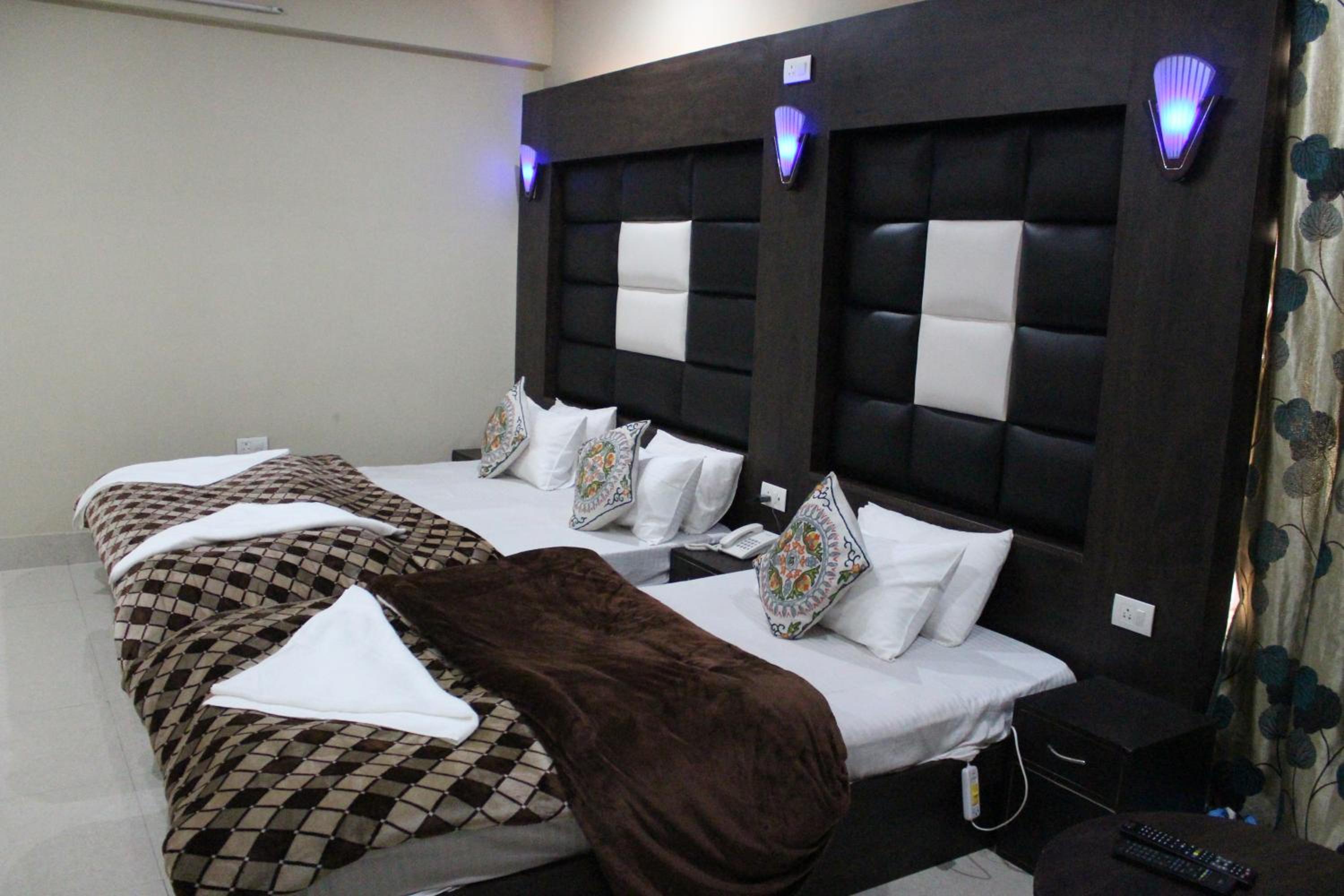Deluxe Quadruple Room - Photo 1