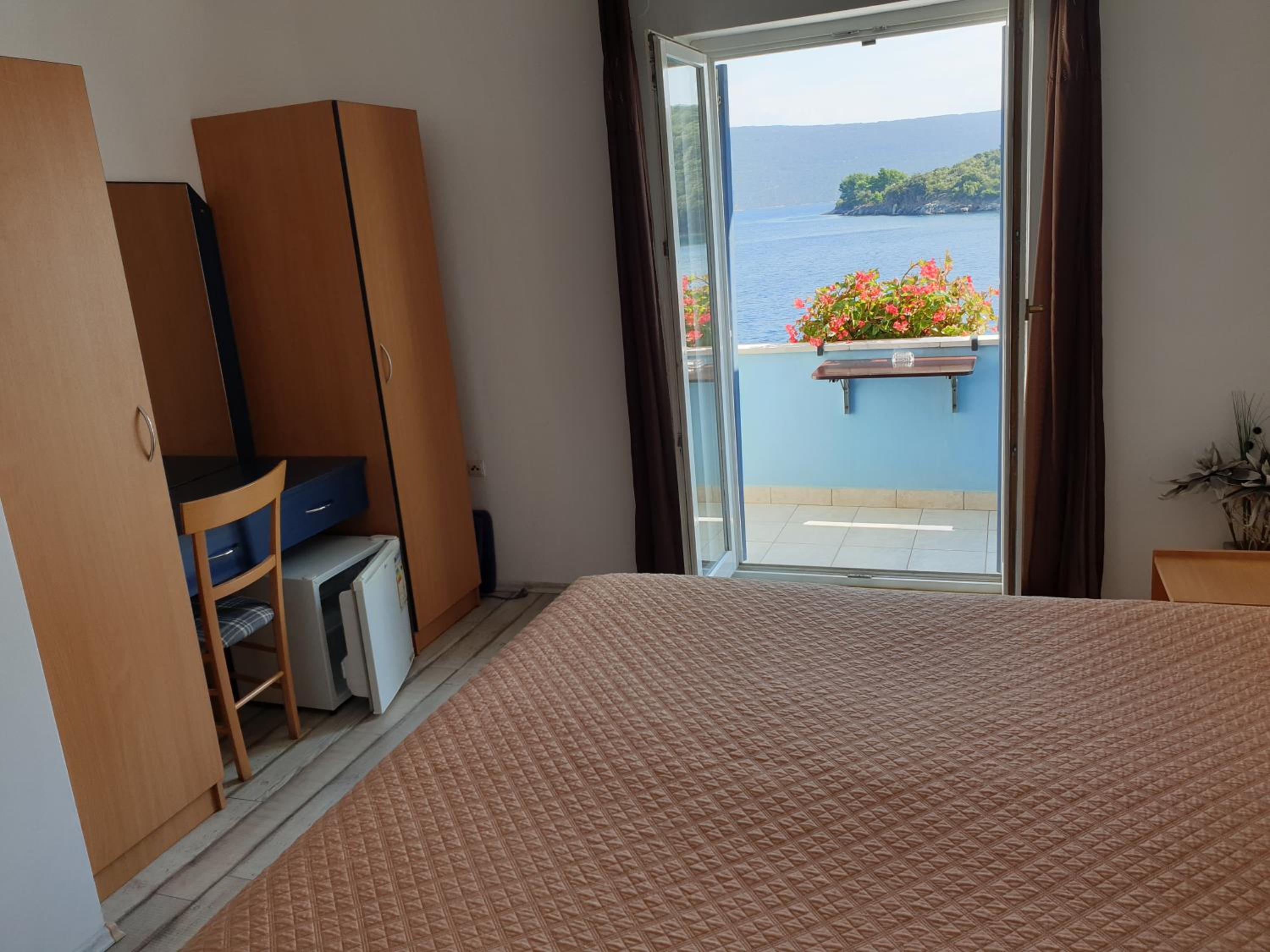 Double Room with Balcony and Sea View photo 2