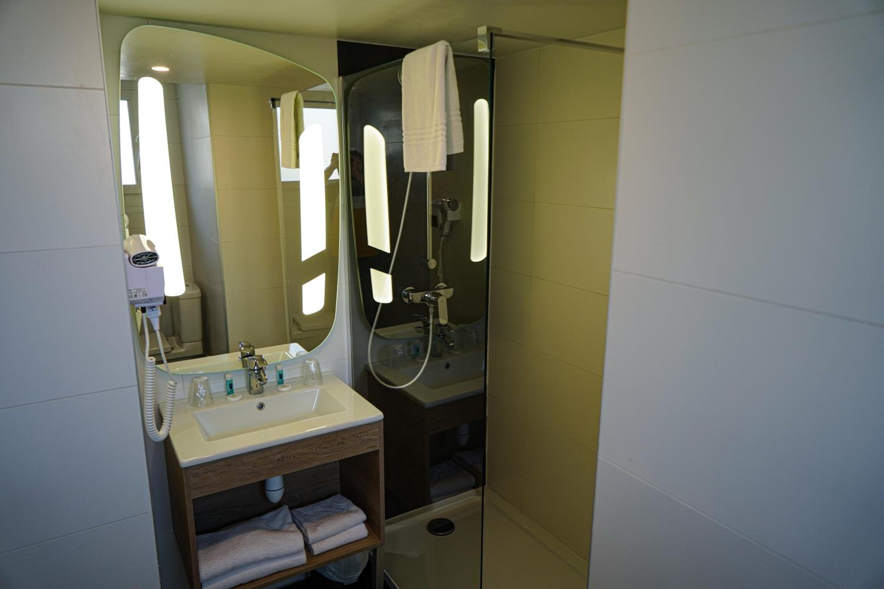 Standard Double Room - Photo 5