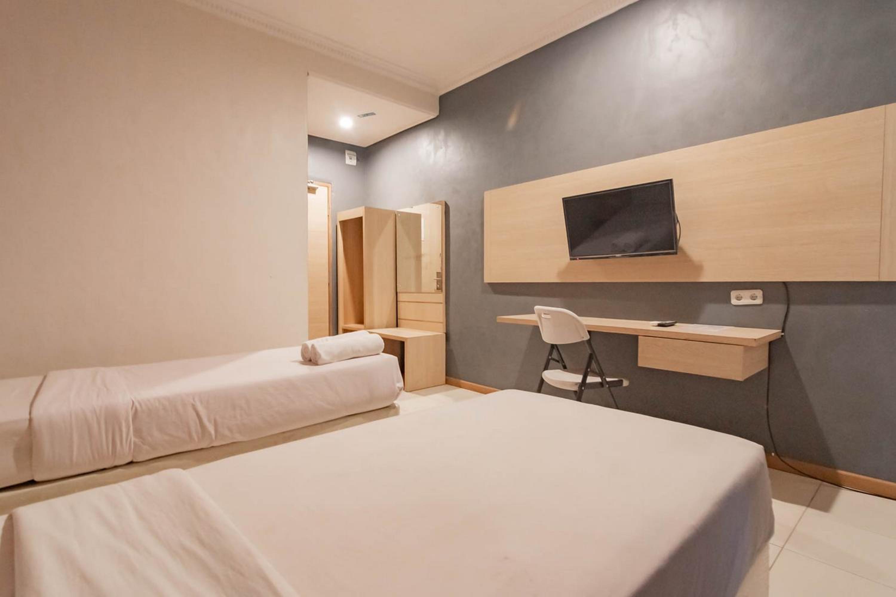 Deluxe Twin Room - Photo 6