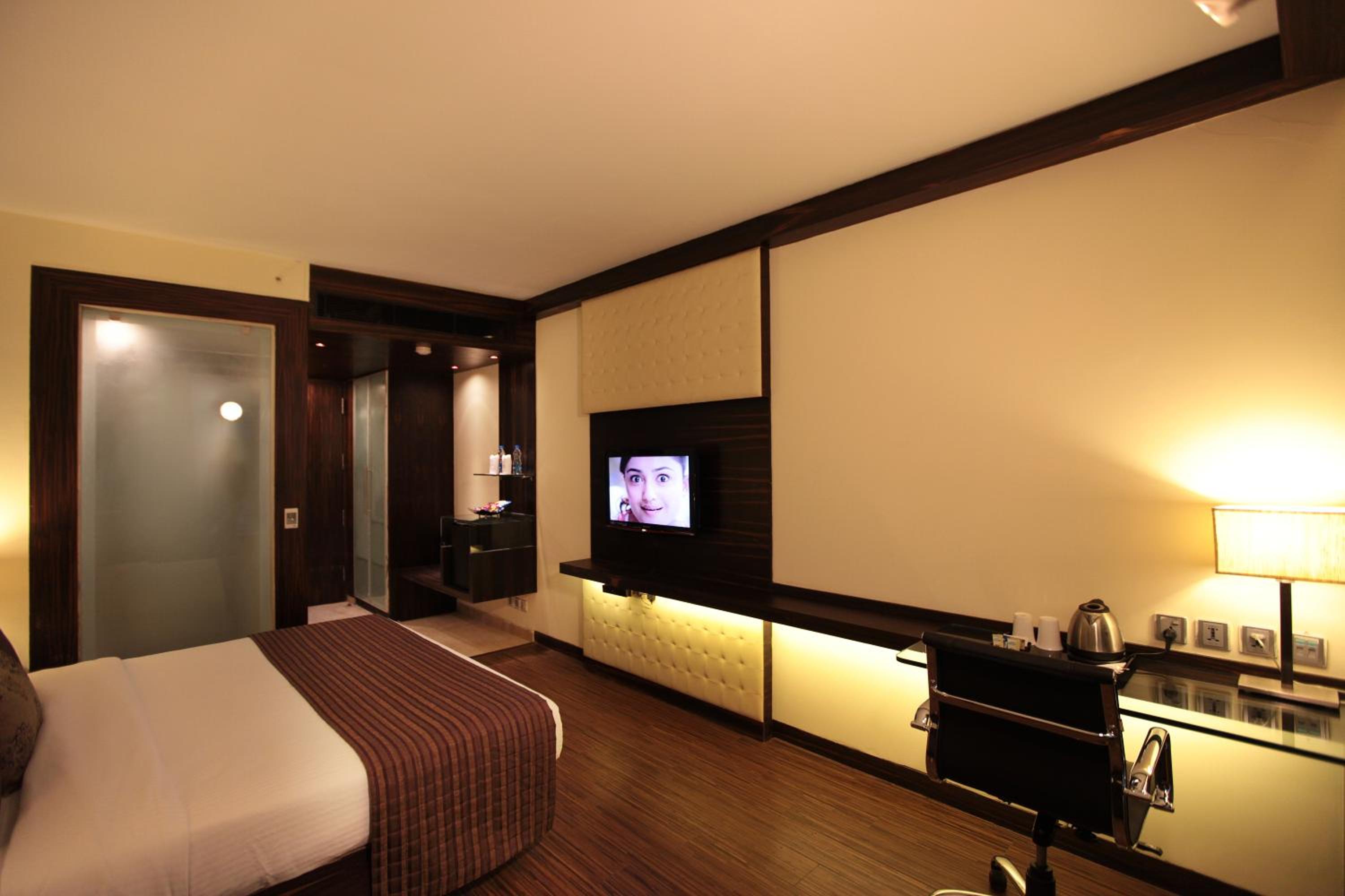 Budget Double Room - Photo 6