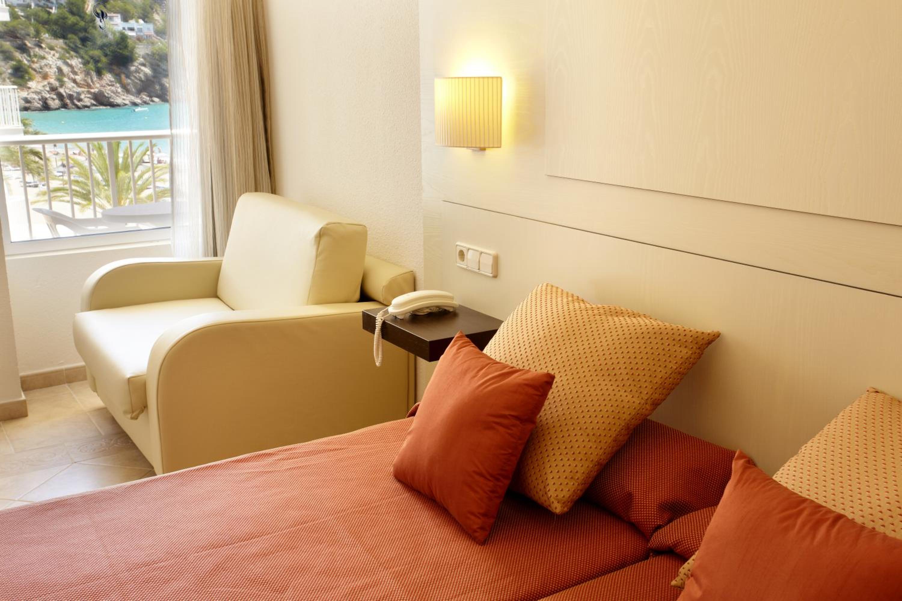 Double Room with Sea View (1 Adult)