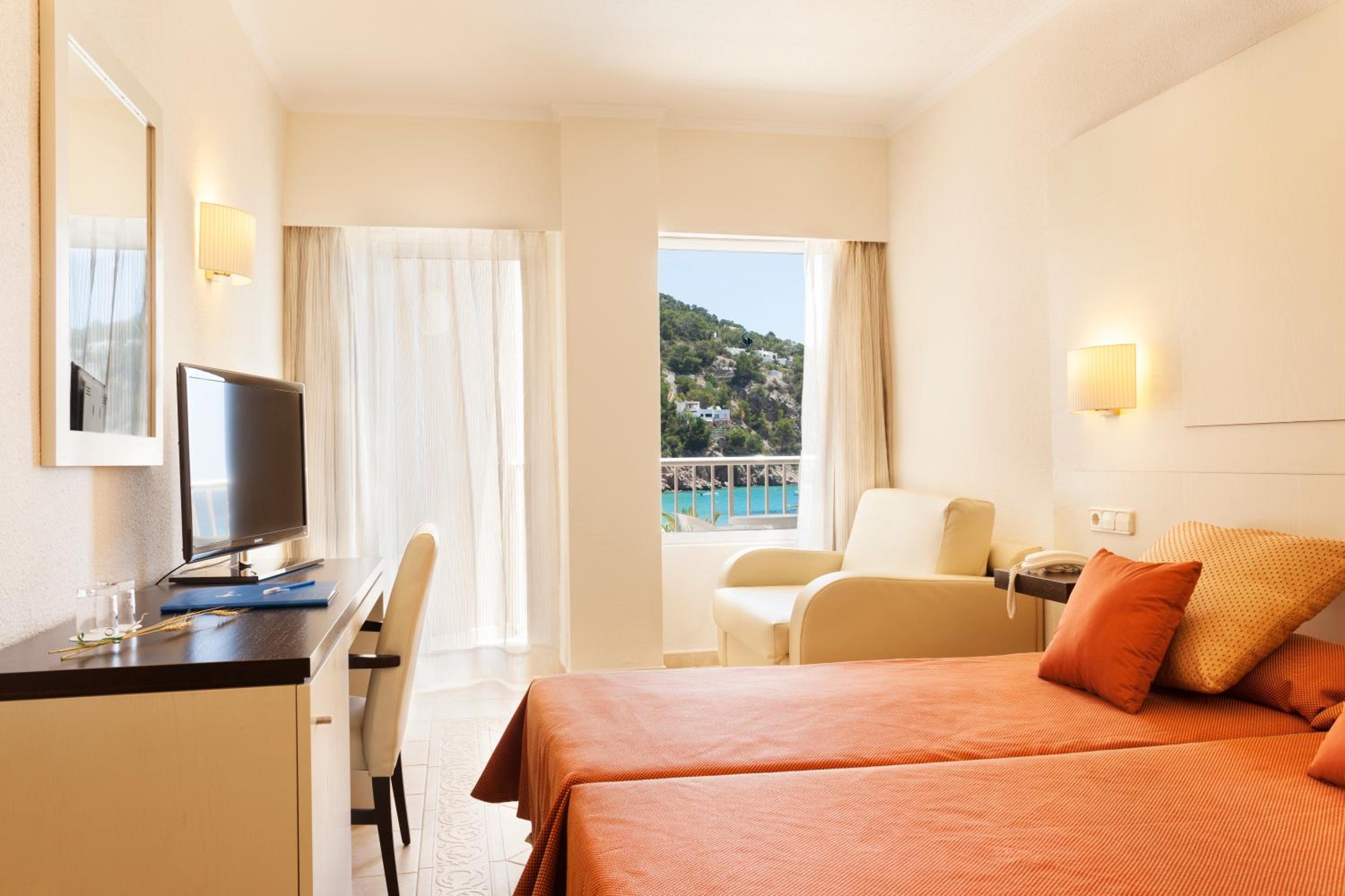 Double Room with Sea View - Photo 5