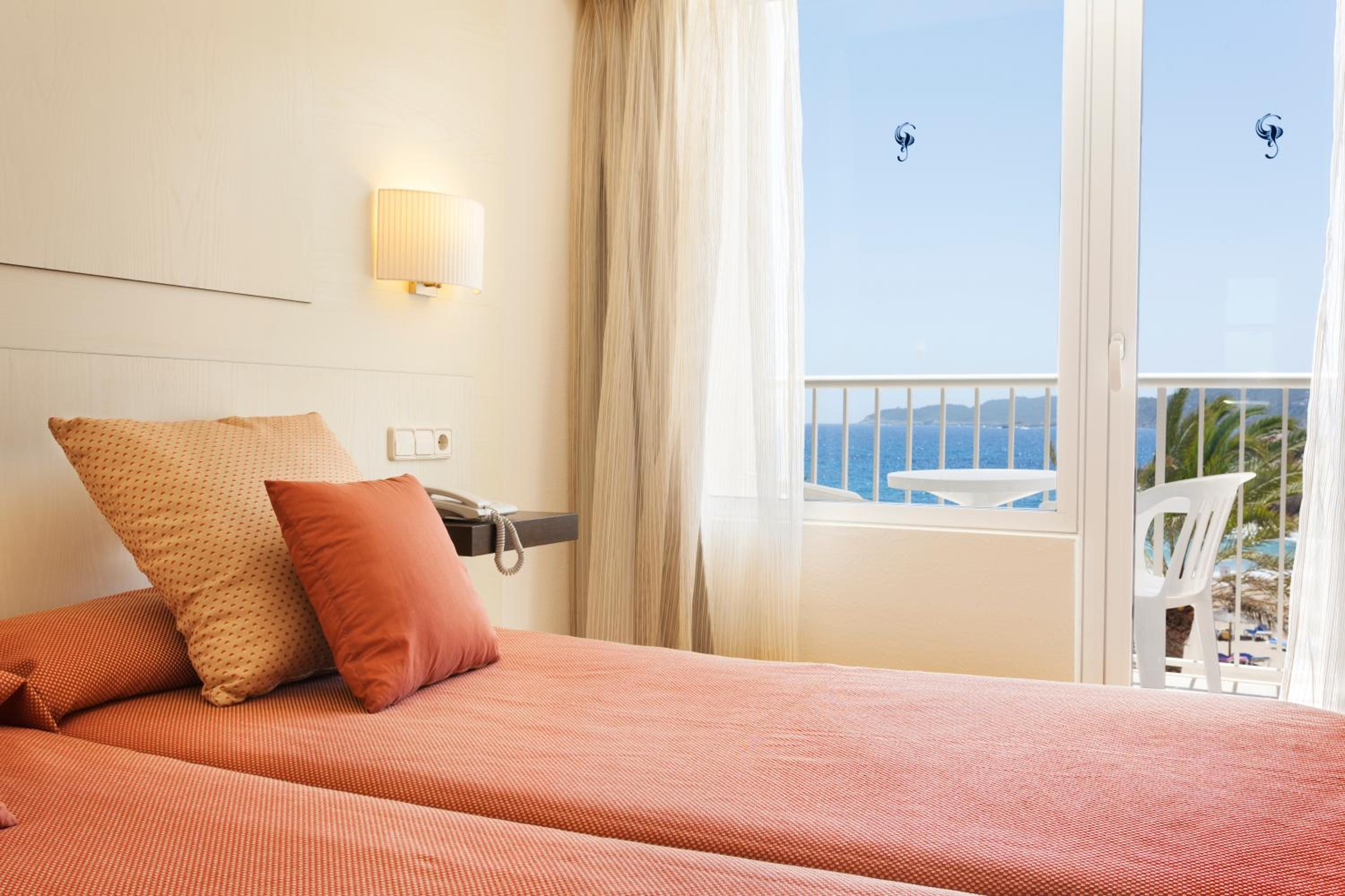 Double Room with Sea View - Photo 4