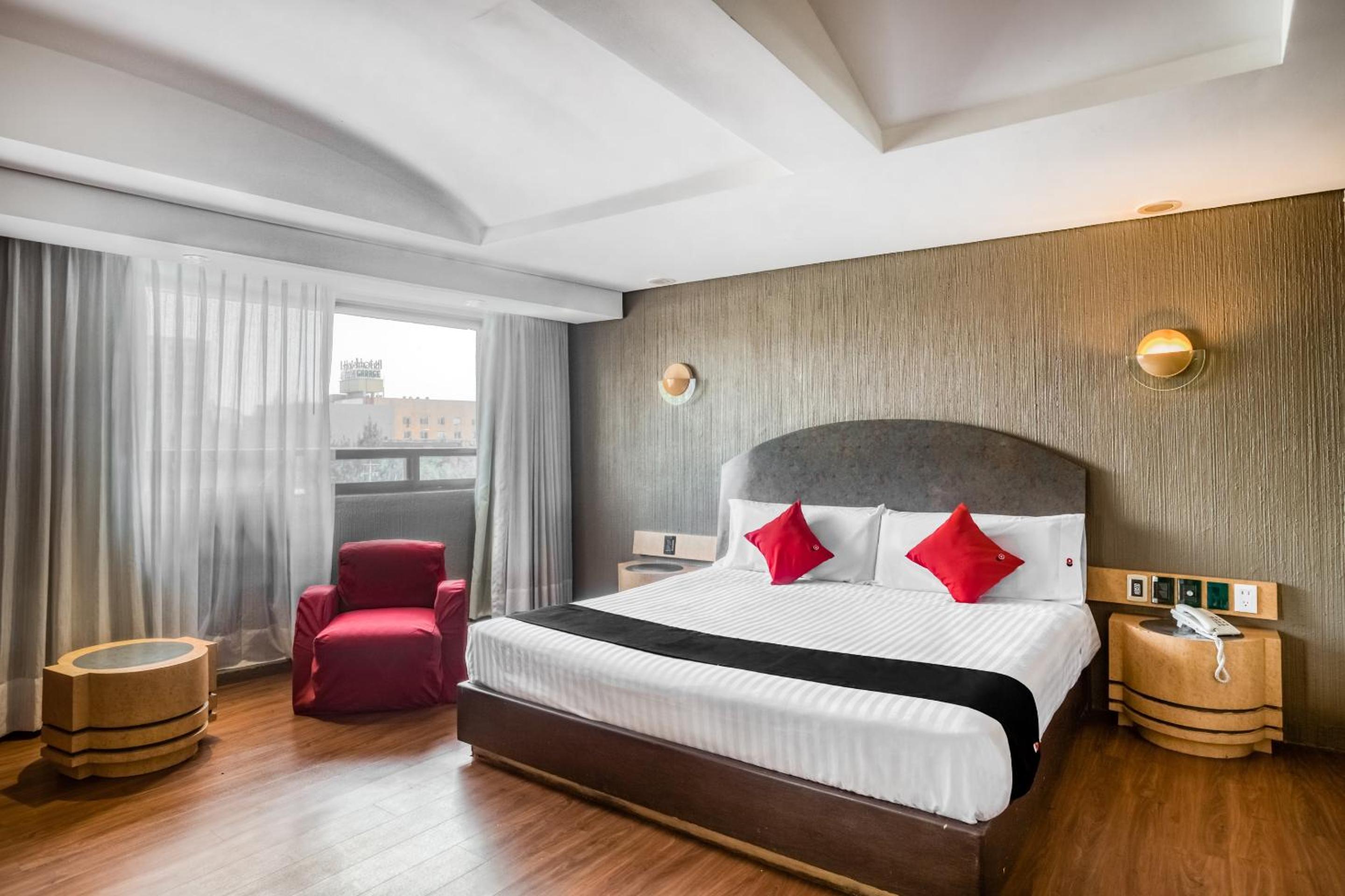 Deluxe with Jacuzzi - Photo 1