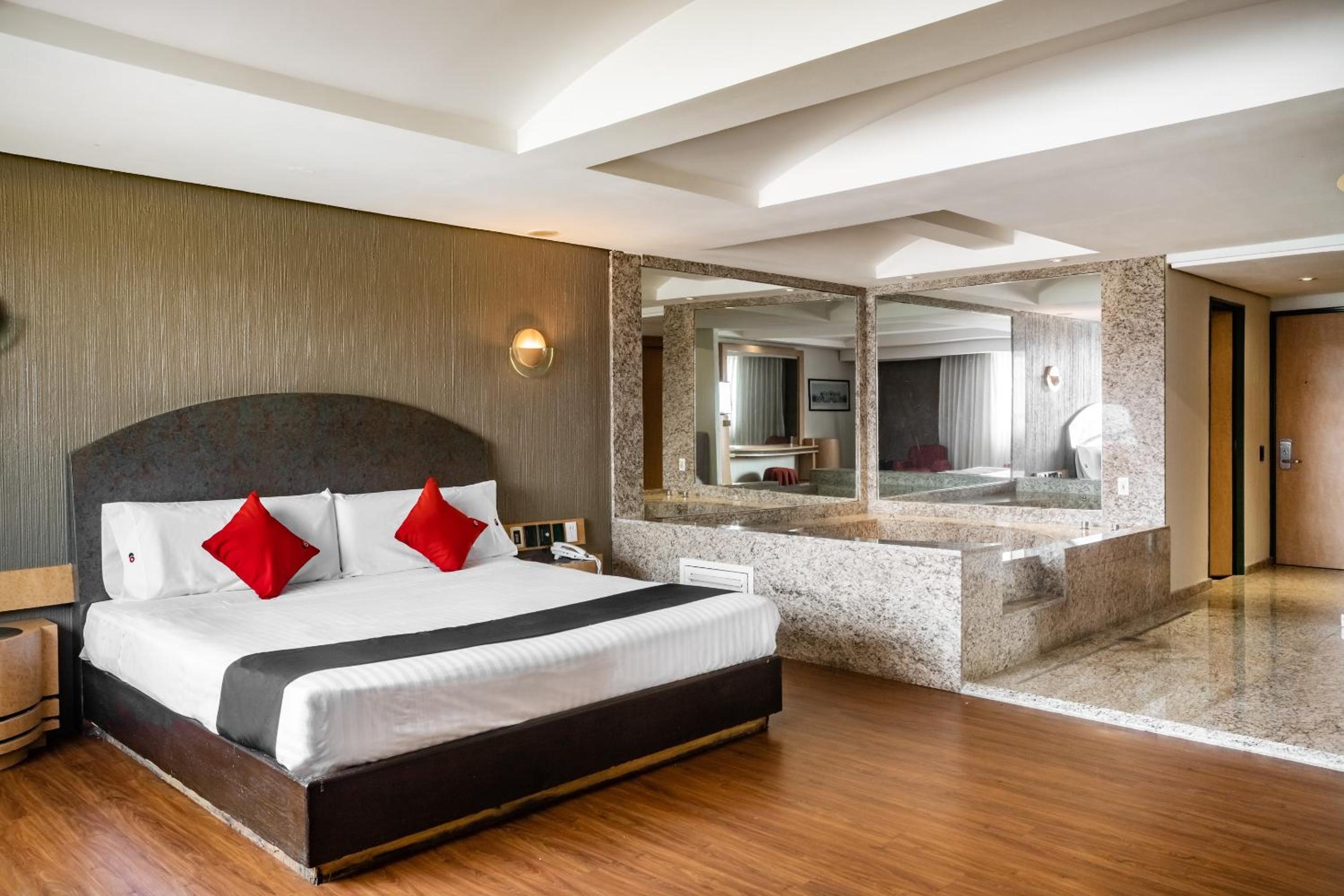 Deluxe with Jacuzzi - Photo 12