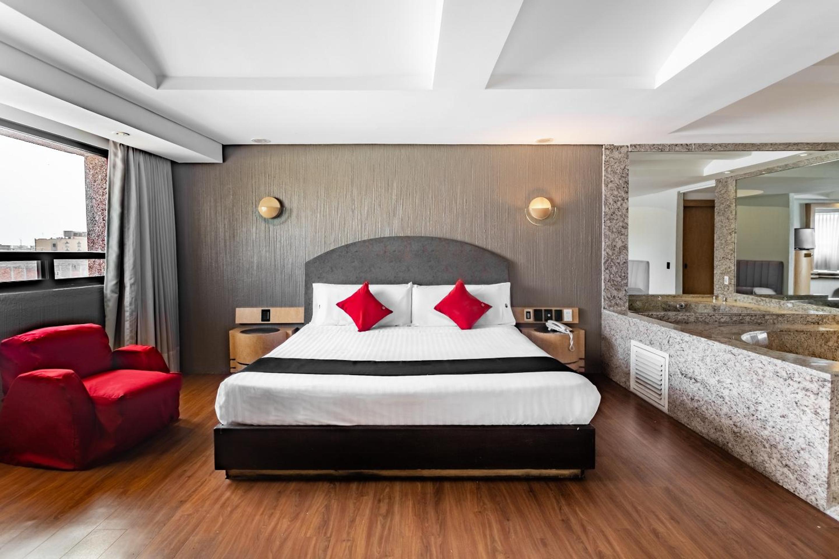 Deluxe with Jacuzzi - Photo 11