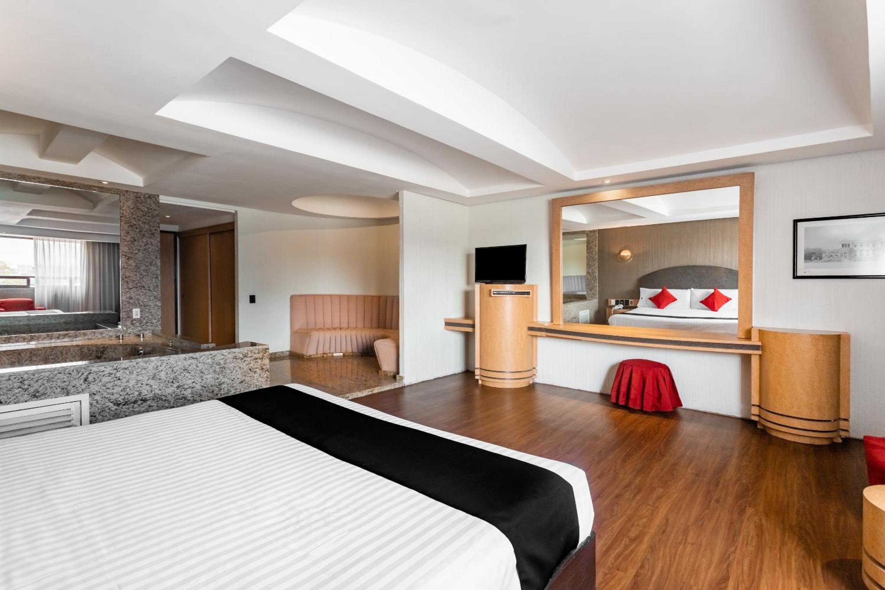 Deluxe with Jacuzzi - Photo 10