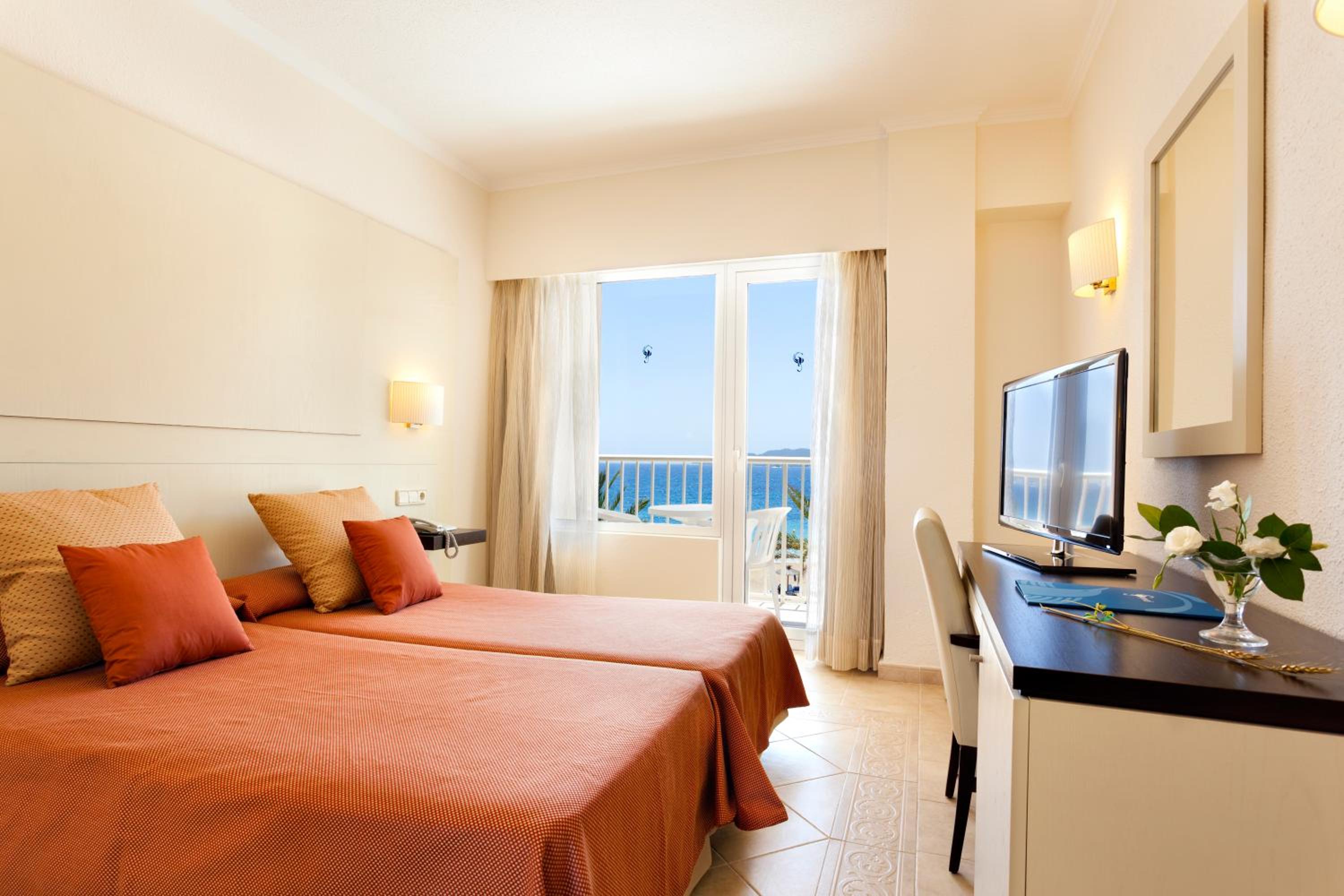 Double Room with Sea View - Photo 2