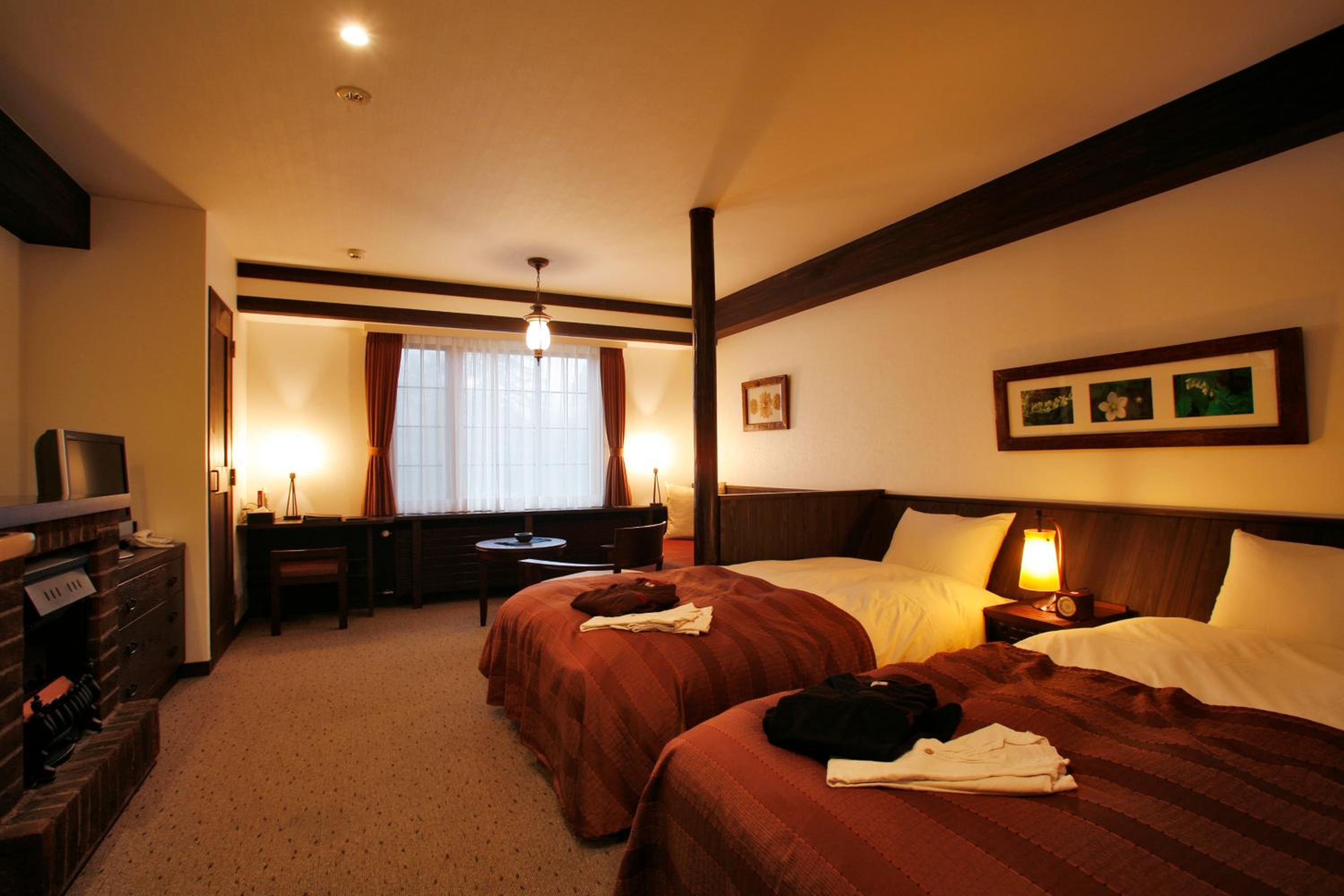 Twin Room with Extra Bed - Photo 1