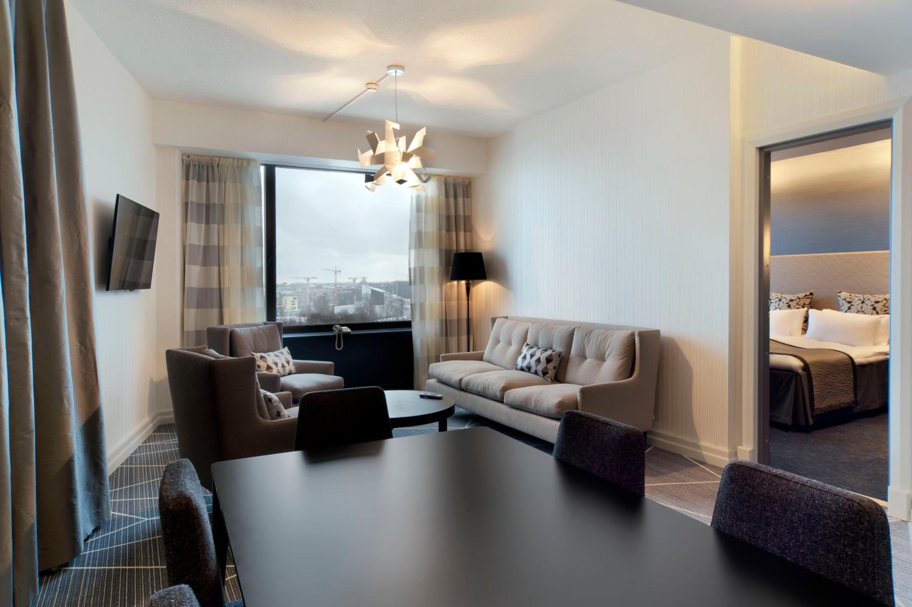 One-Bedroom Suite - Photo 8