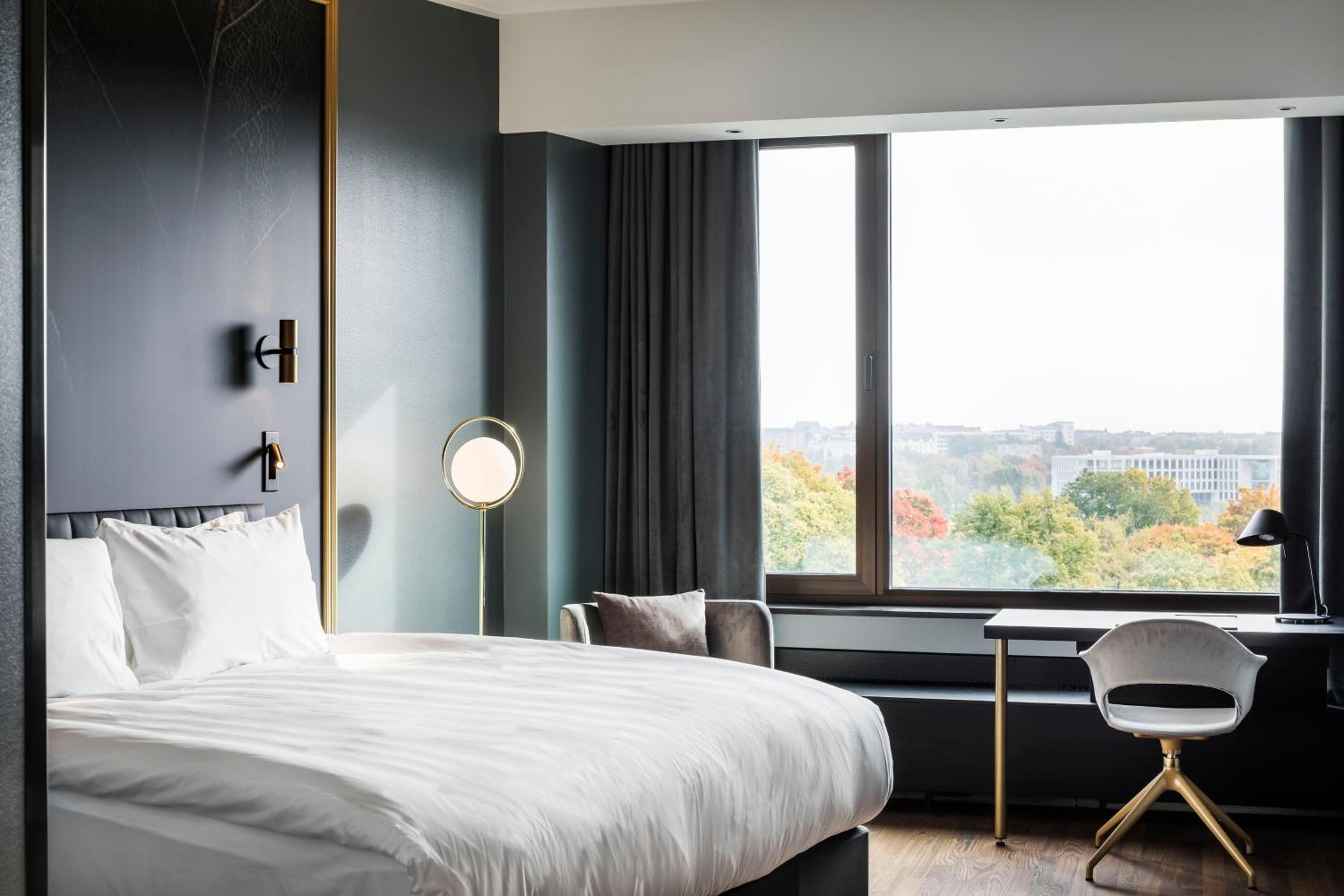 Premium King Room with City View