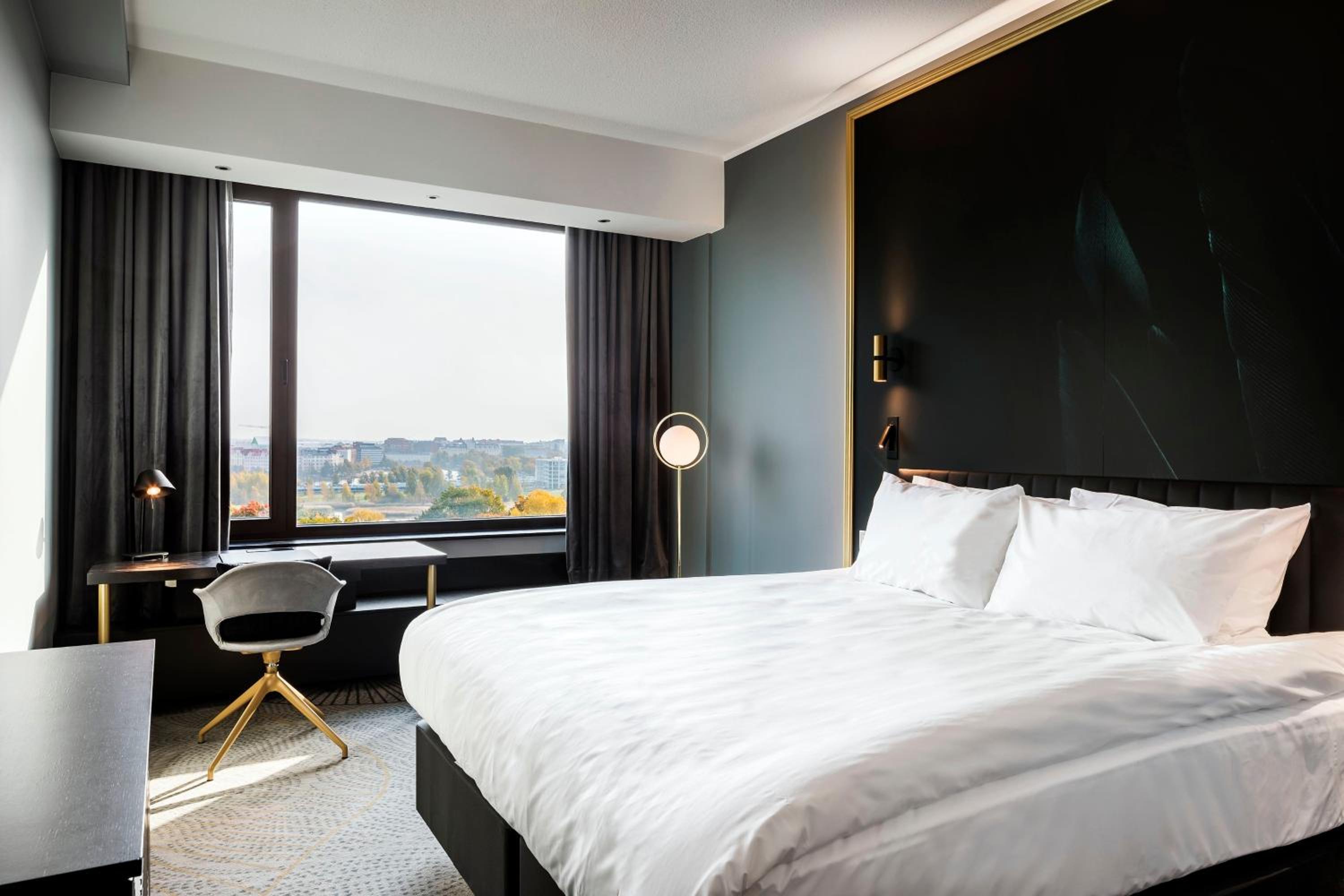Premium King Room - Club Lounge Access - Photo 8