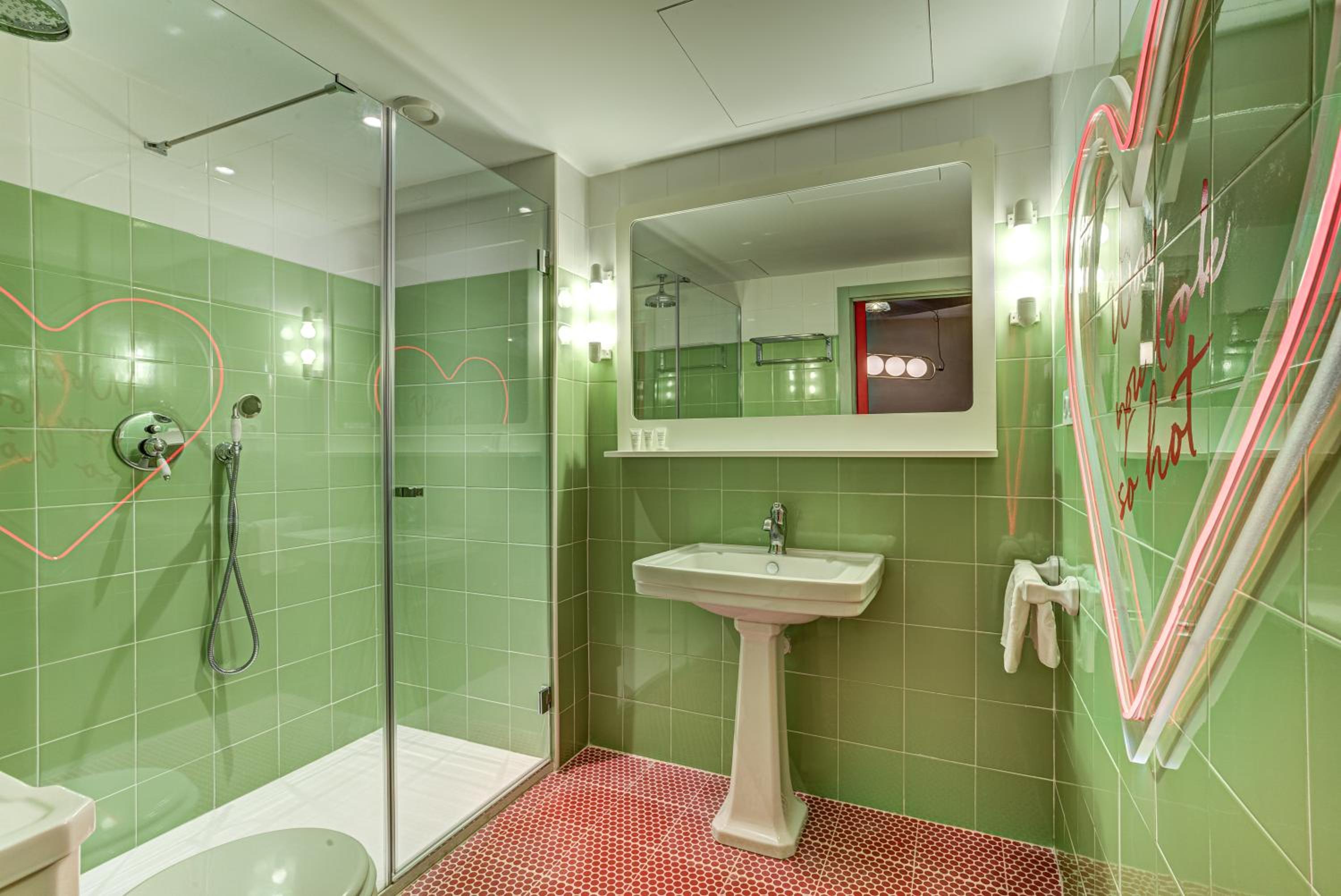 Suite - Photo 6