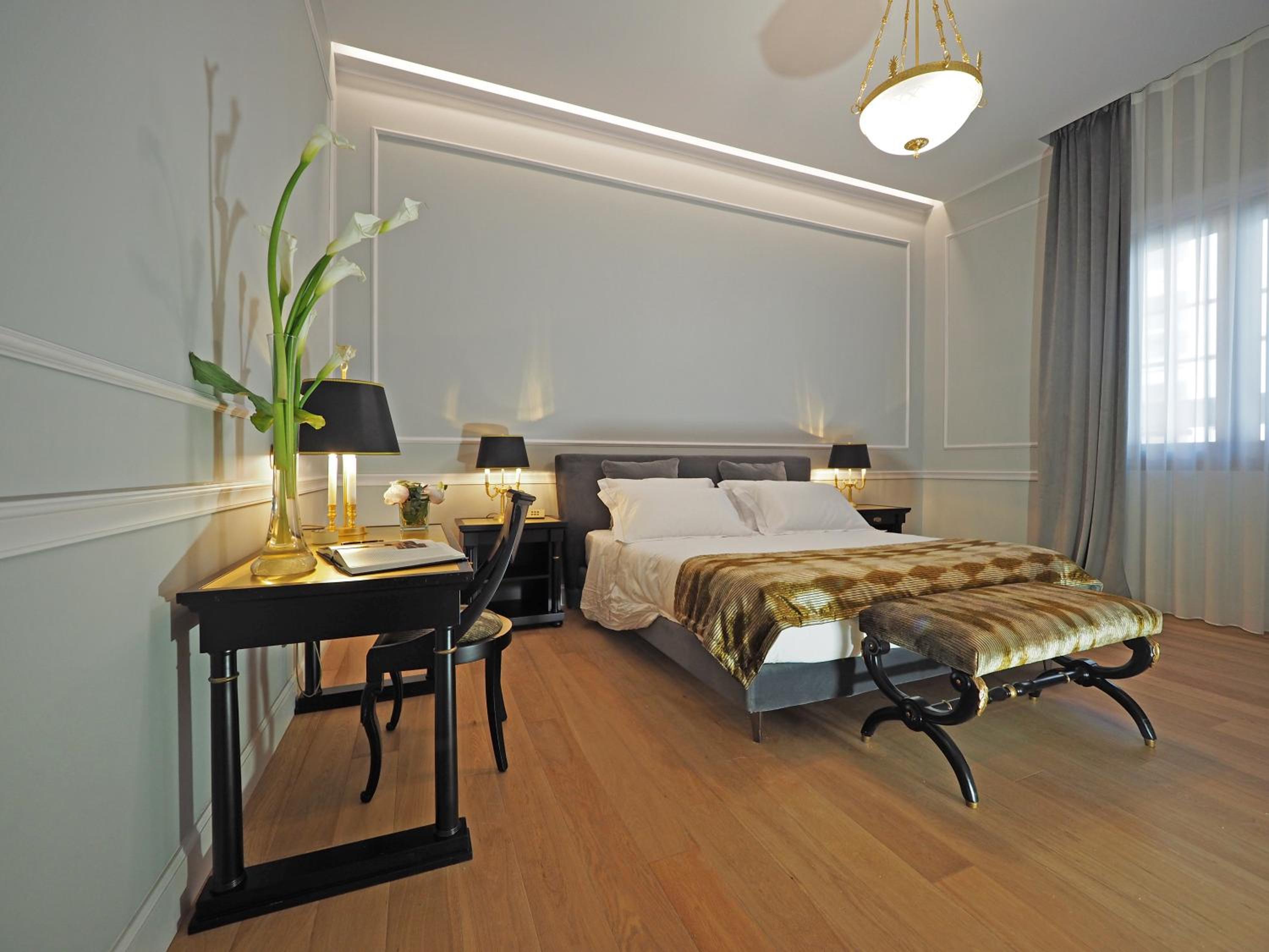Suite - Photo 1