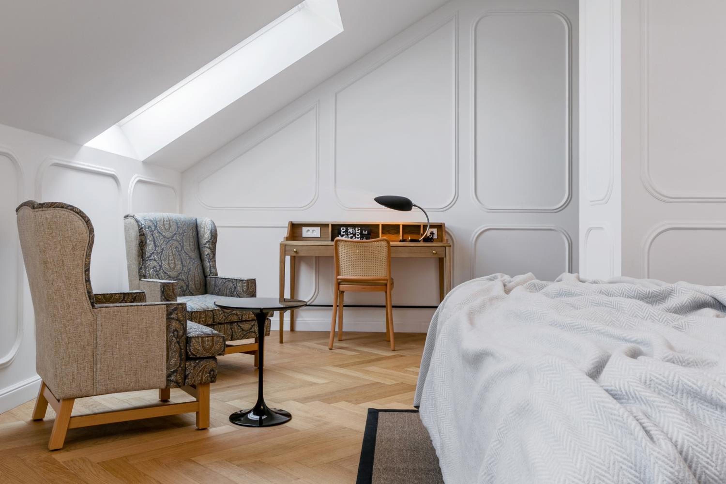 Loft Room - Photo 1