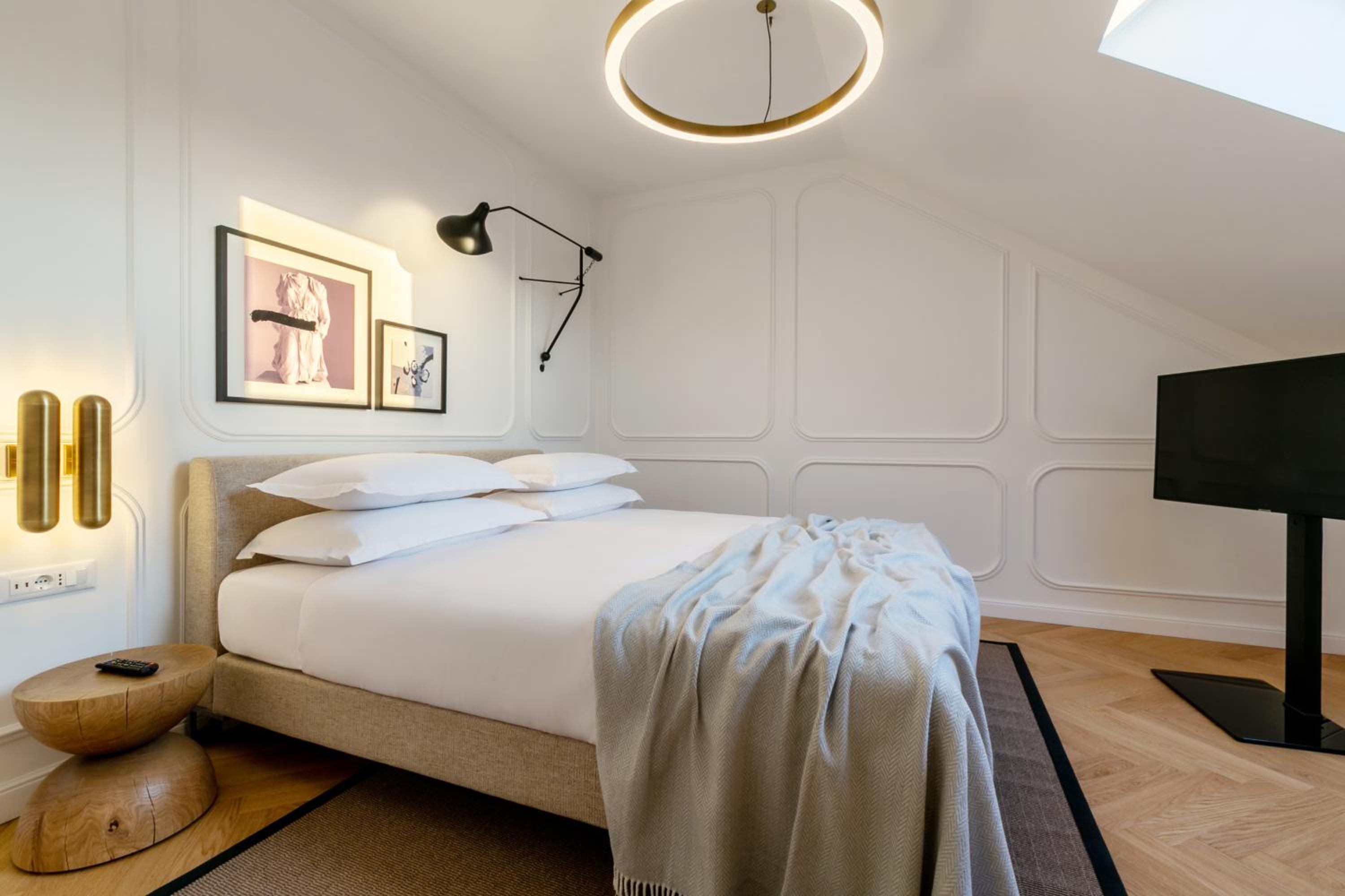 Loft Room - Photo 6