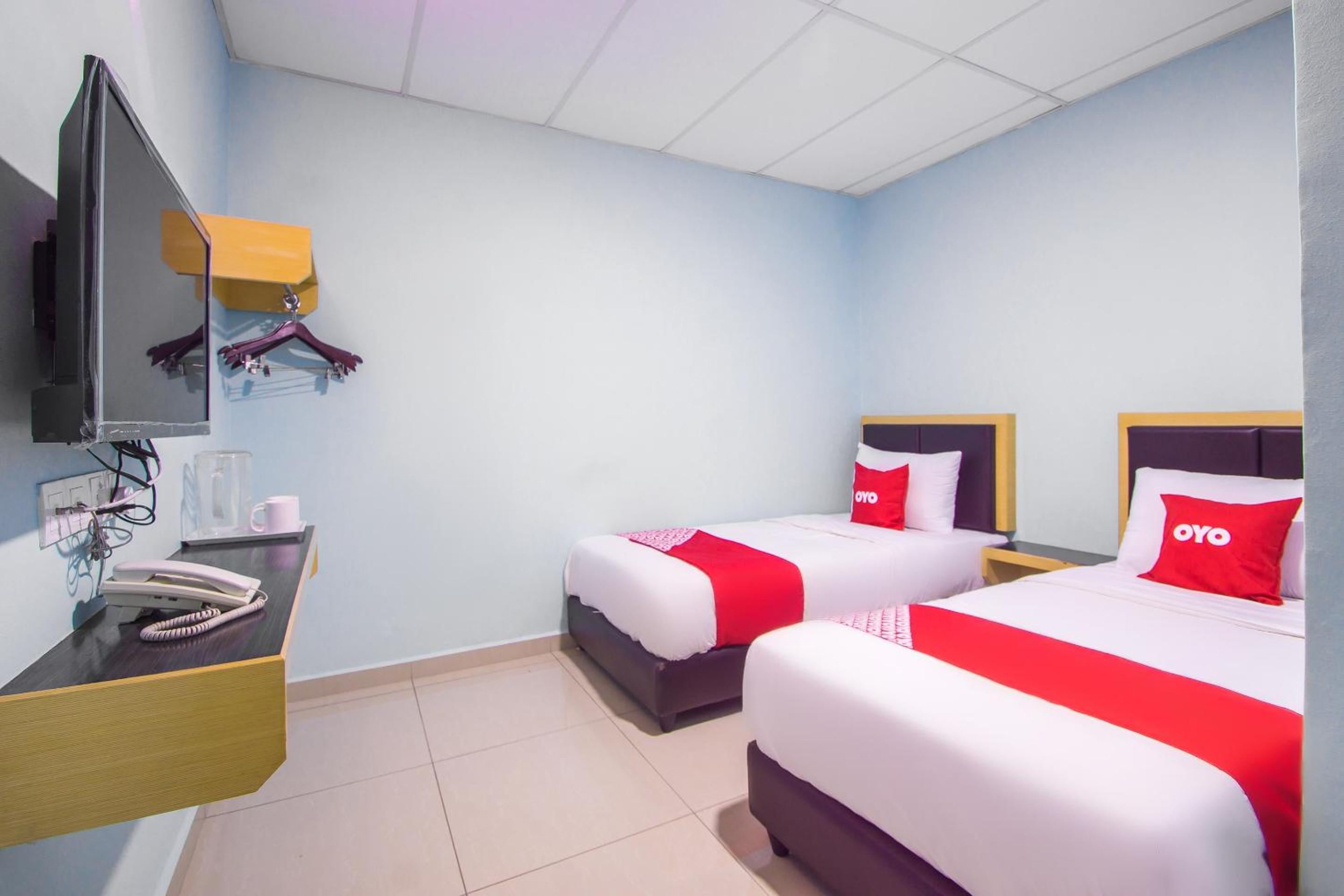 Standard Twin Room - Photo 2