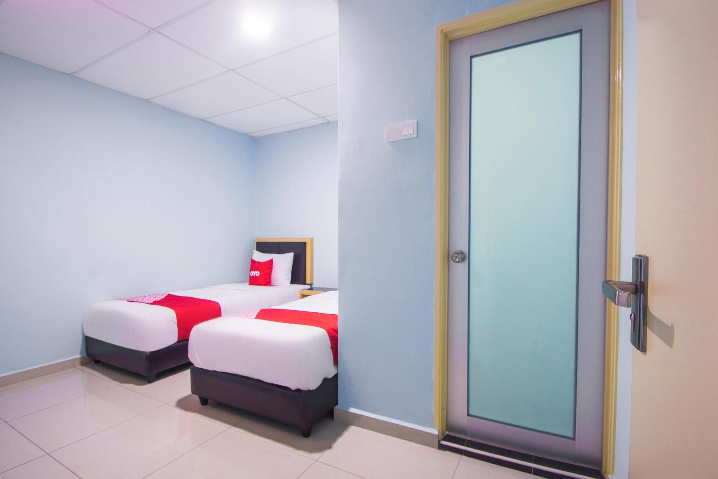 Standard Twin Room - Photo 3