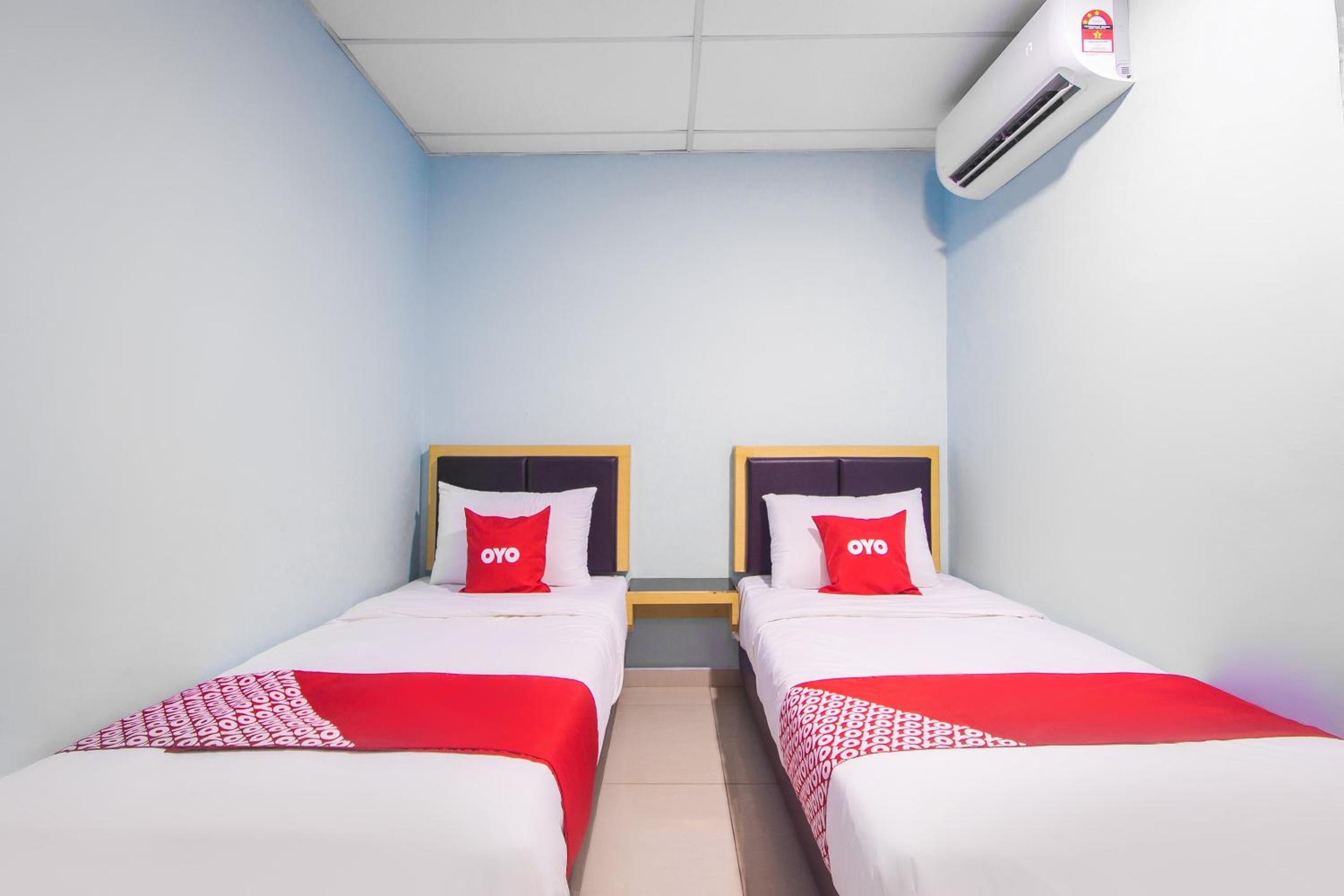 Standard Twin Room - Photo 4