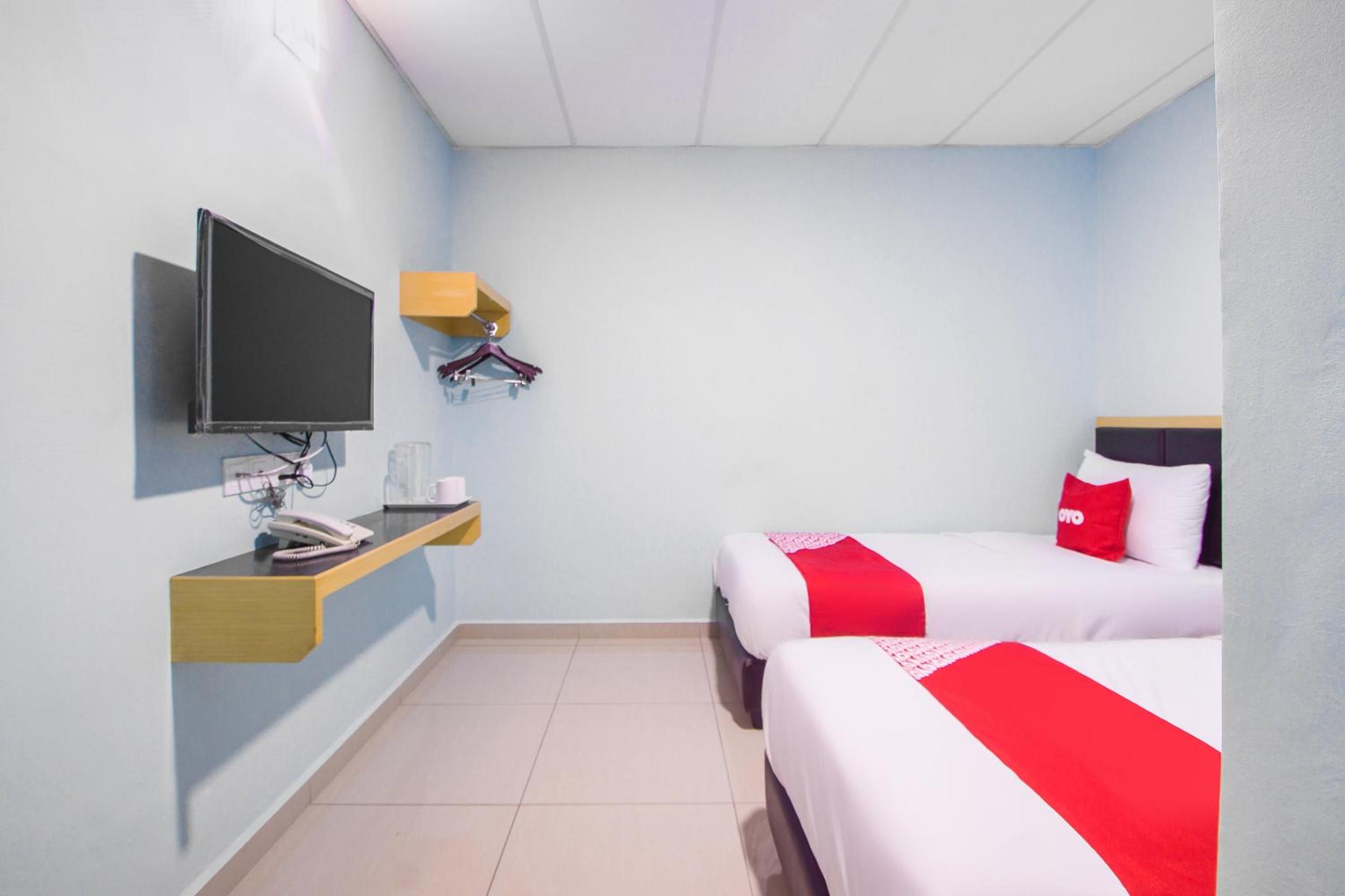Standard Twin Room - Photo 6