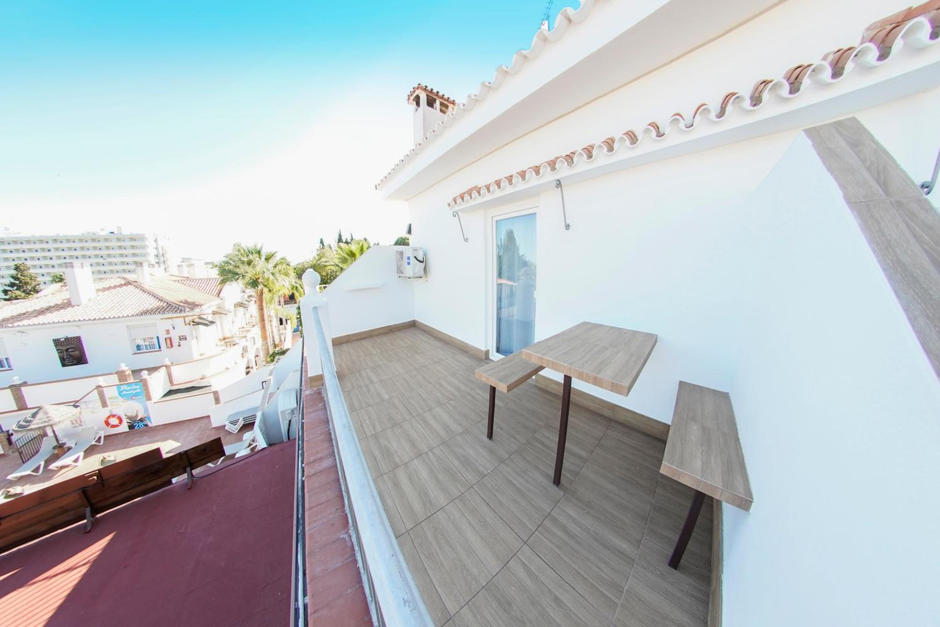 Double Room with Terrace with Free Airport Shuttle - Photo 19