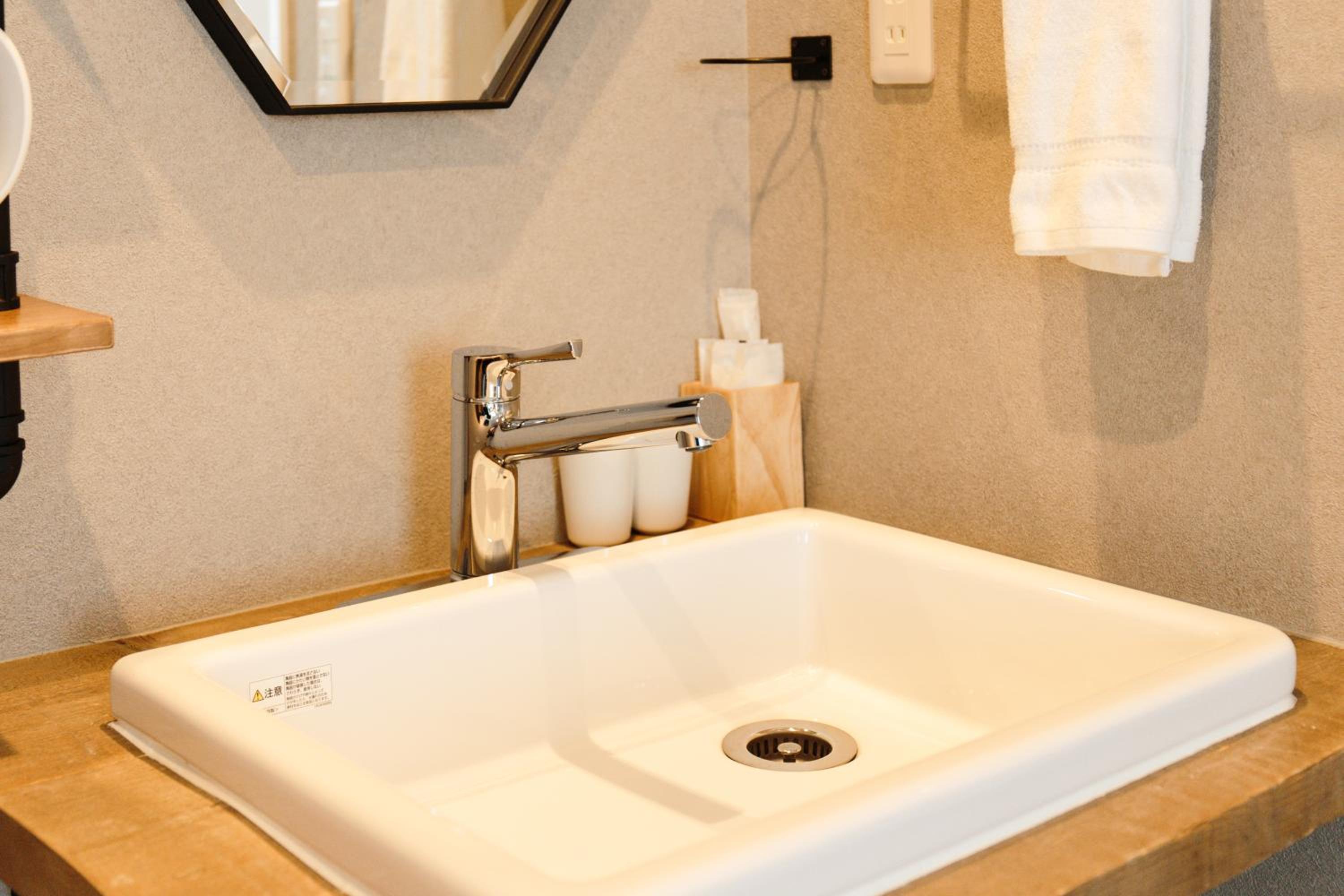 Standard Twin Room - Photo 12