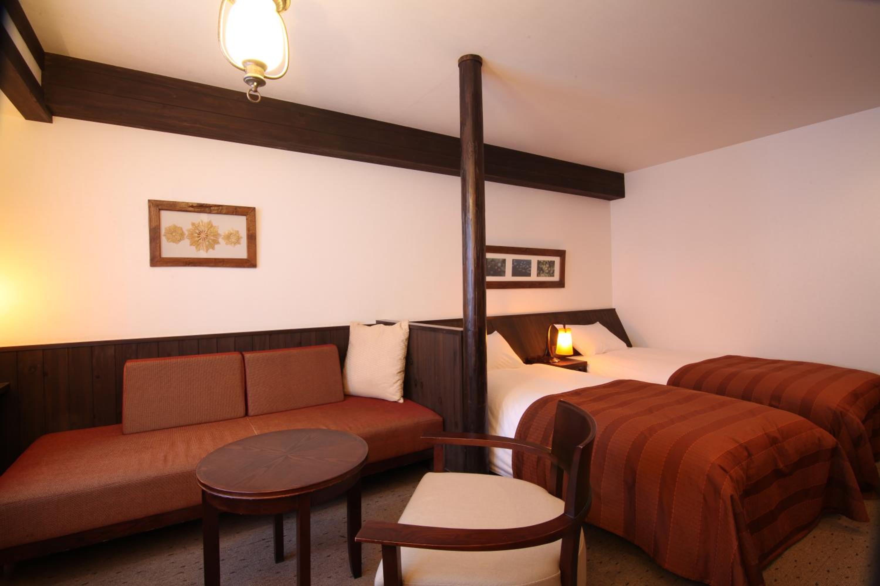 Twin Room with Extra Bed - Photo 3