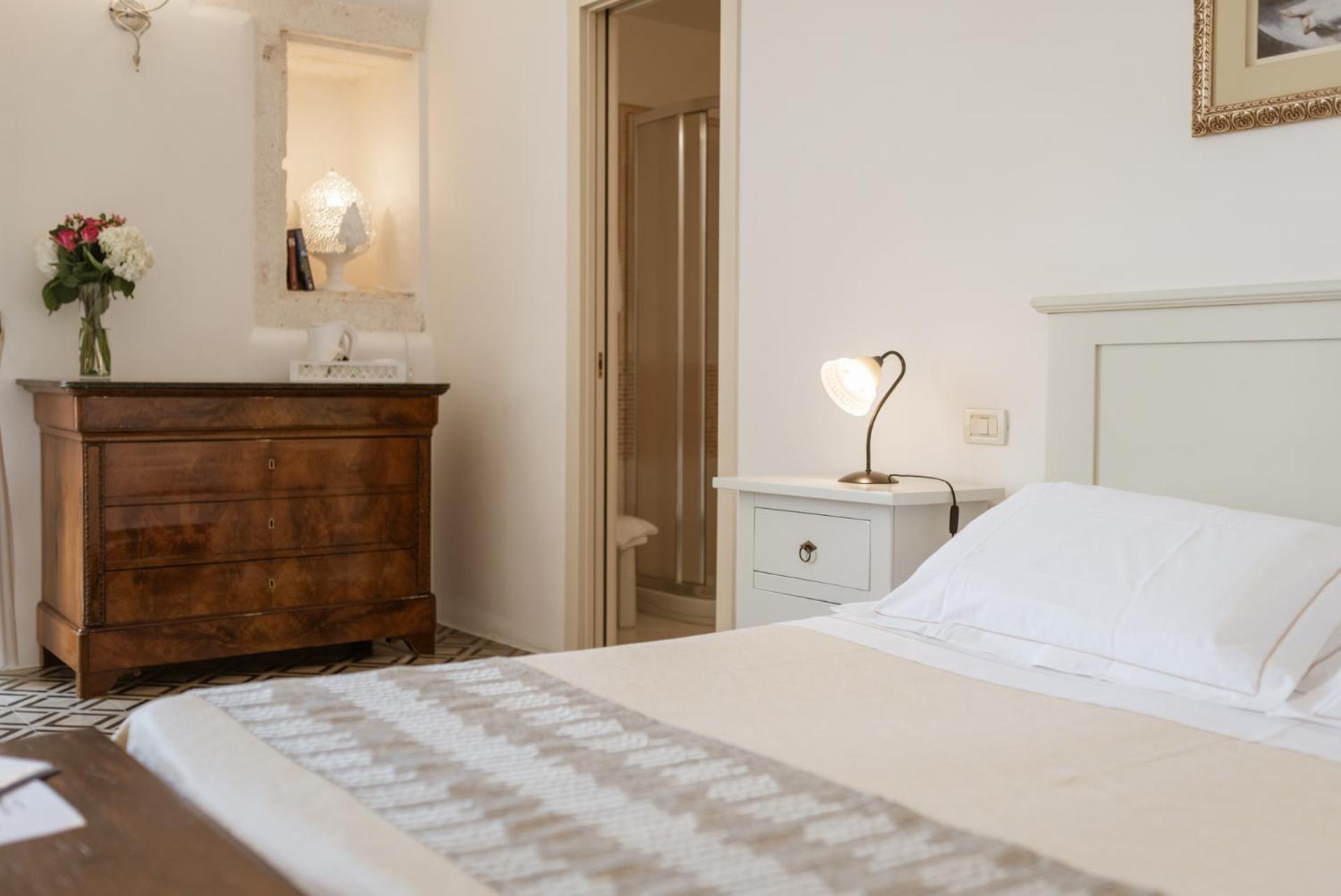 Deluxe Double Room - Photo 15