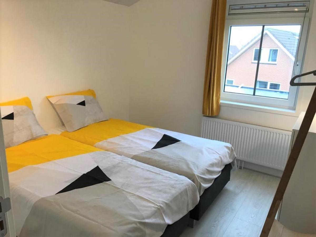 Five-Bedroom House photo 1