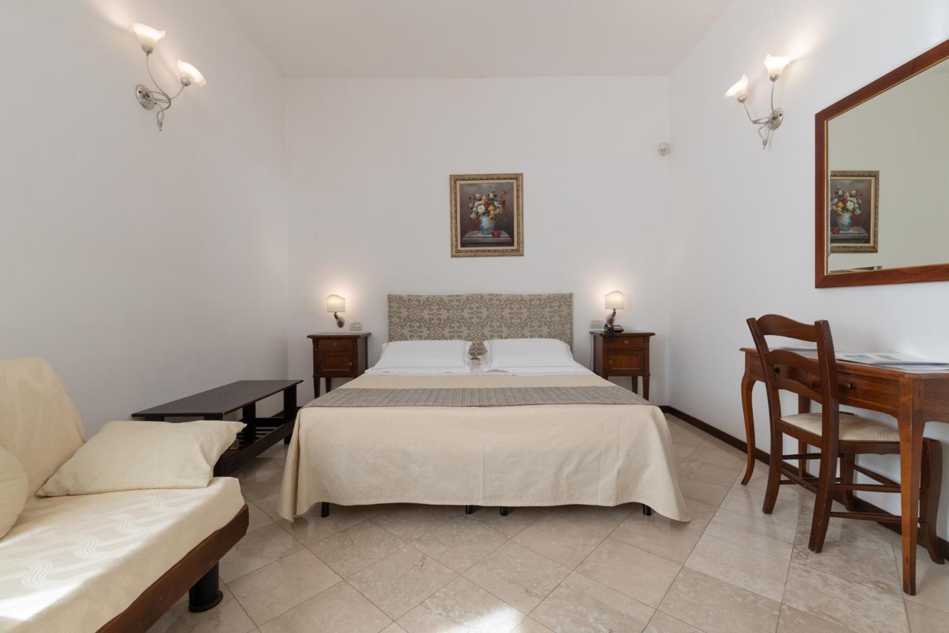 Classic Double Room - Photo 38