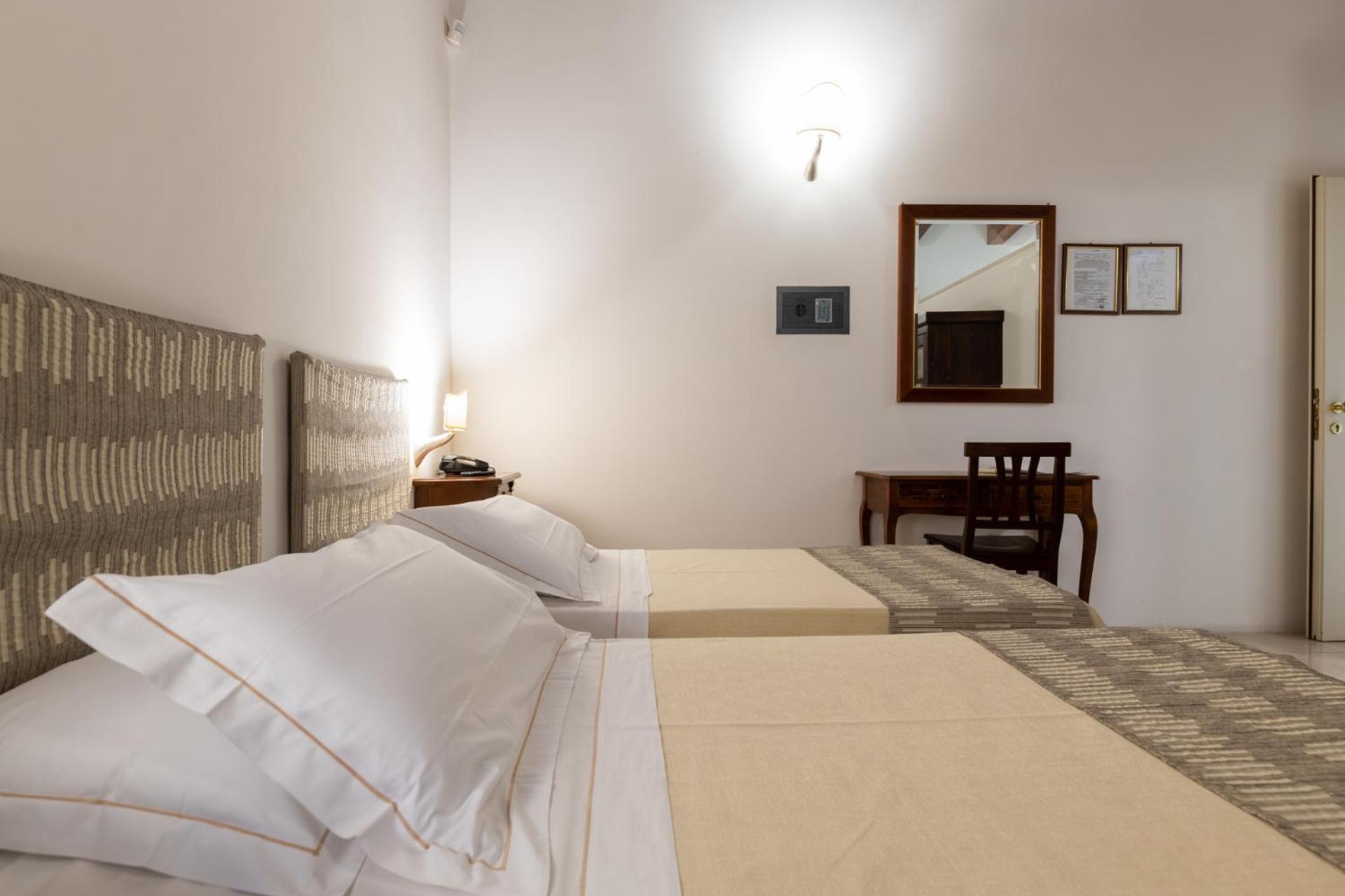 Classic Double Room - Photo 4