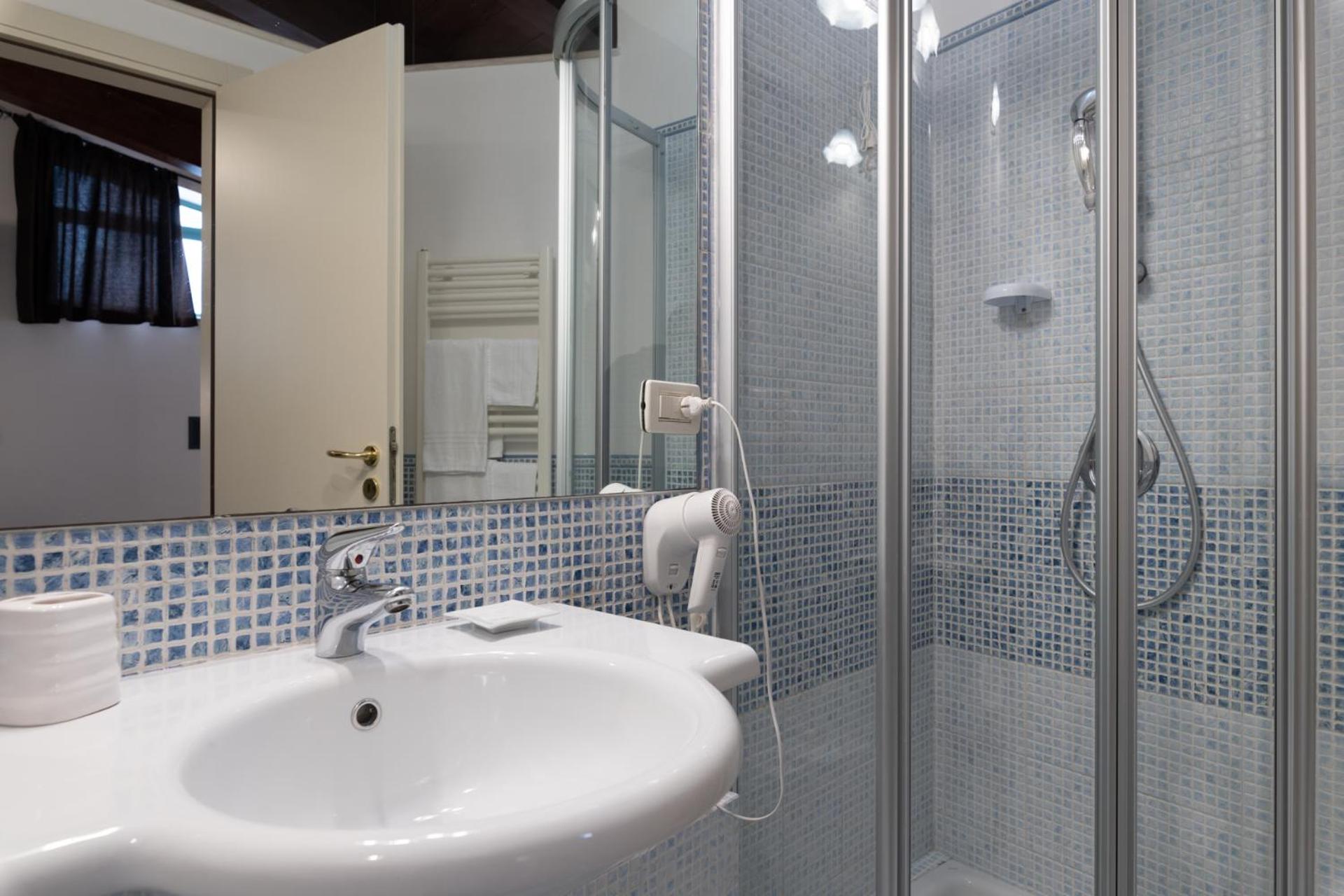 Classic Double Room - Photo 26