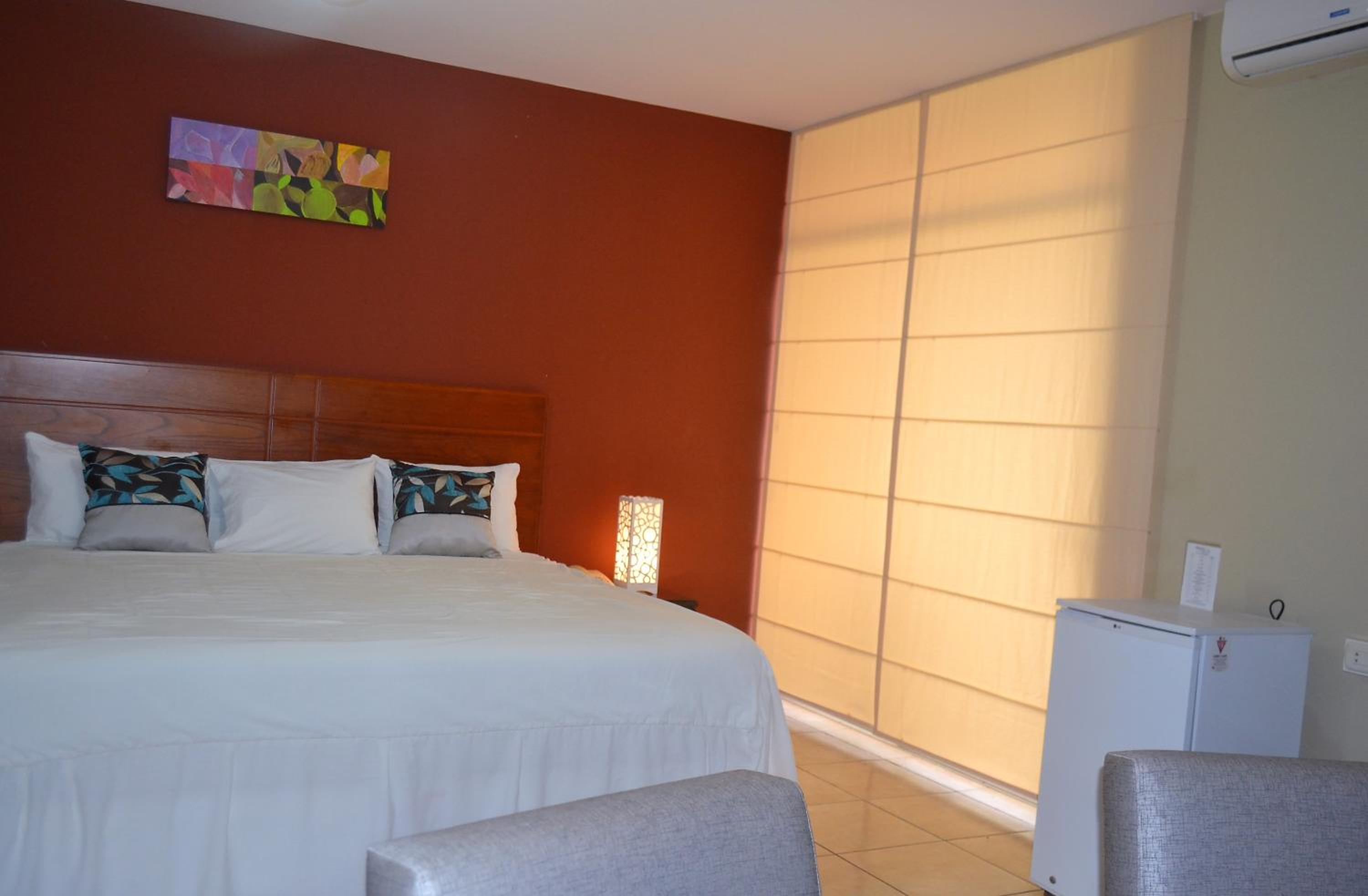 Standard Queen Room