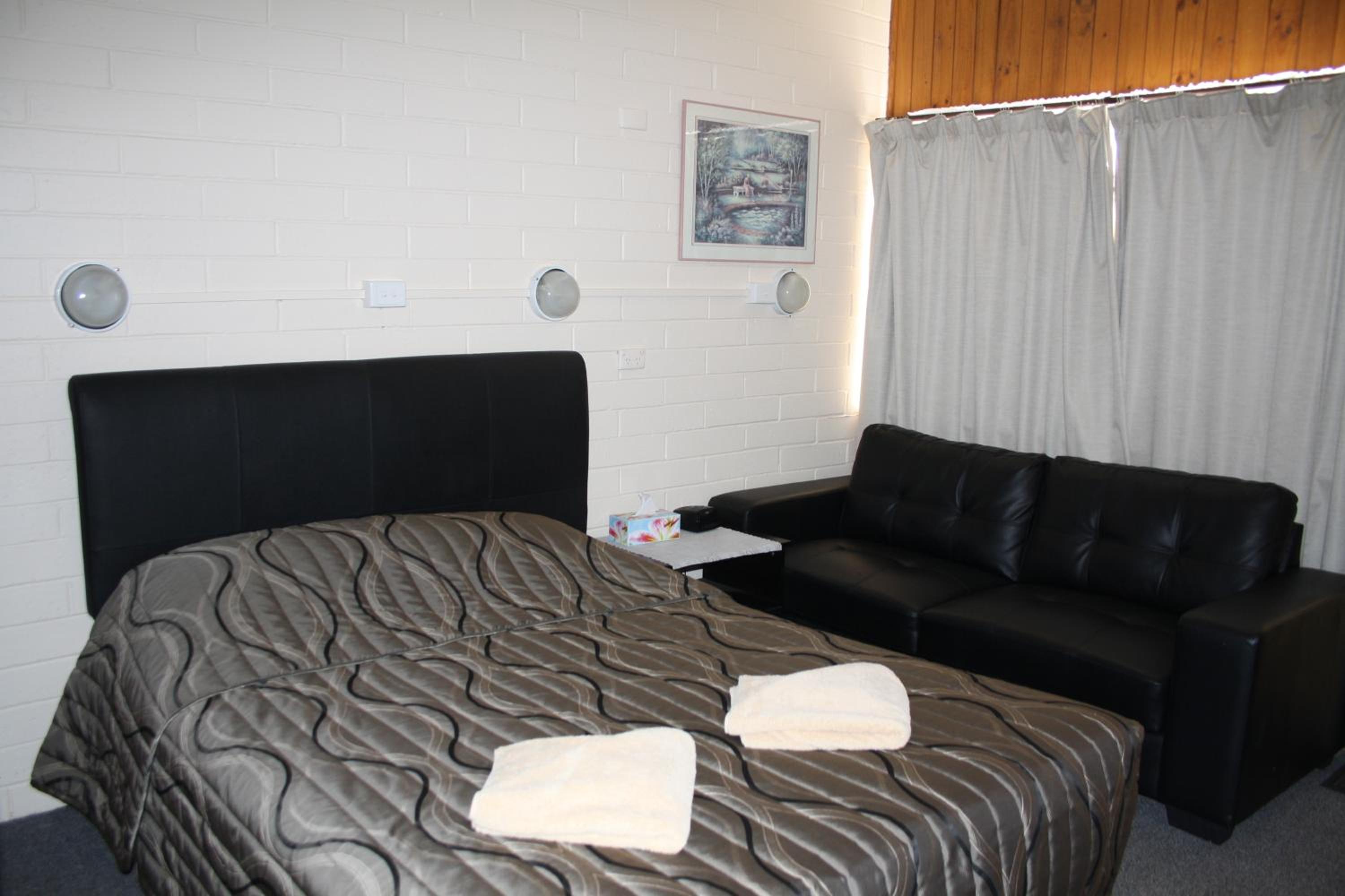 Double Room - Photo 6