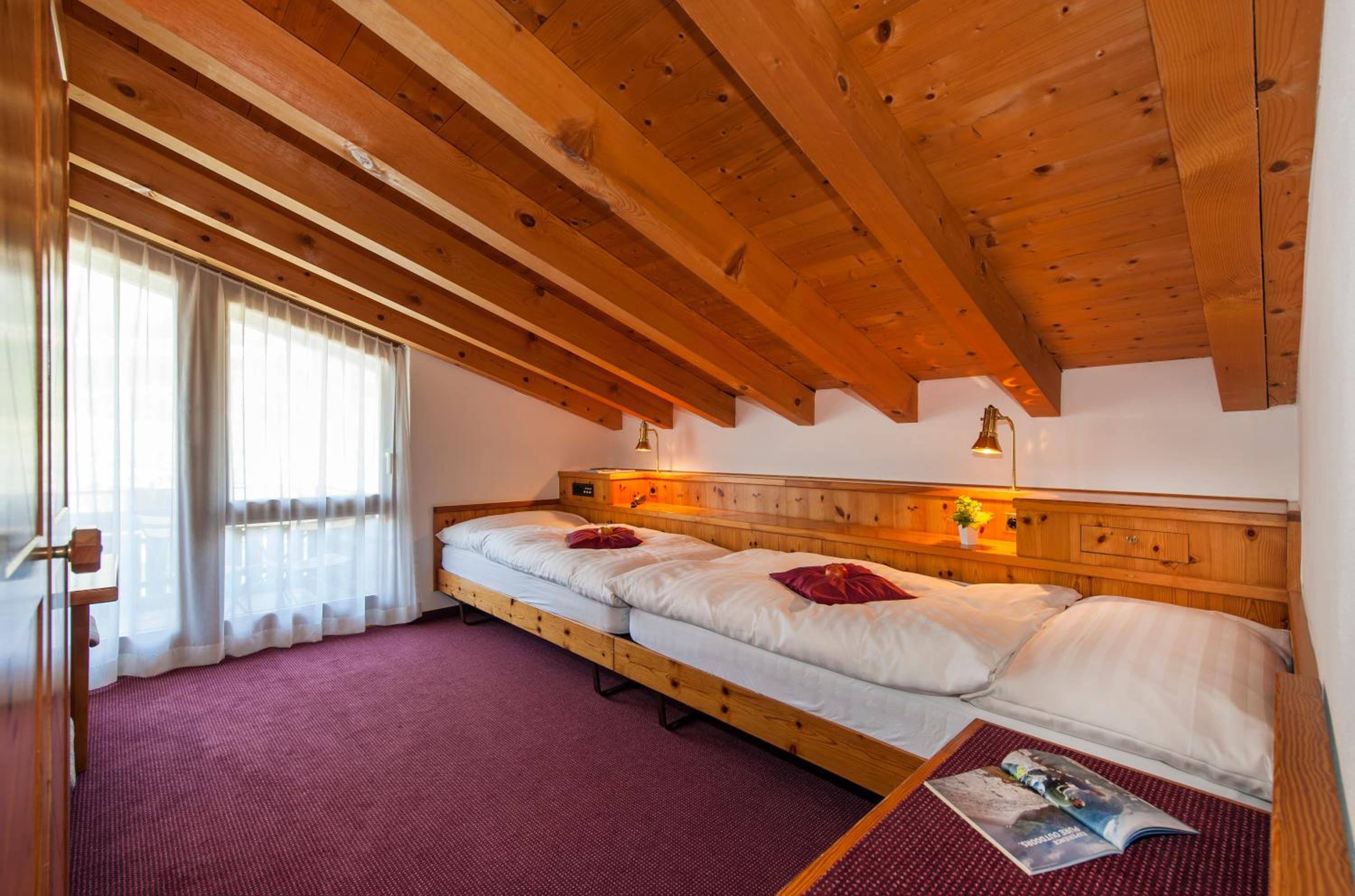 Economy Twin Room - Photo 3