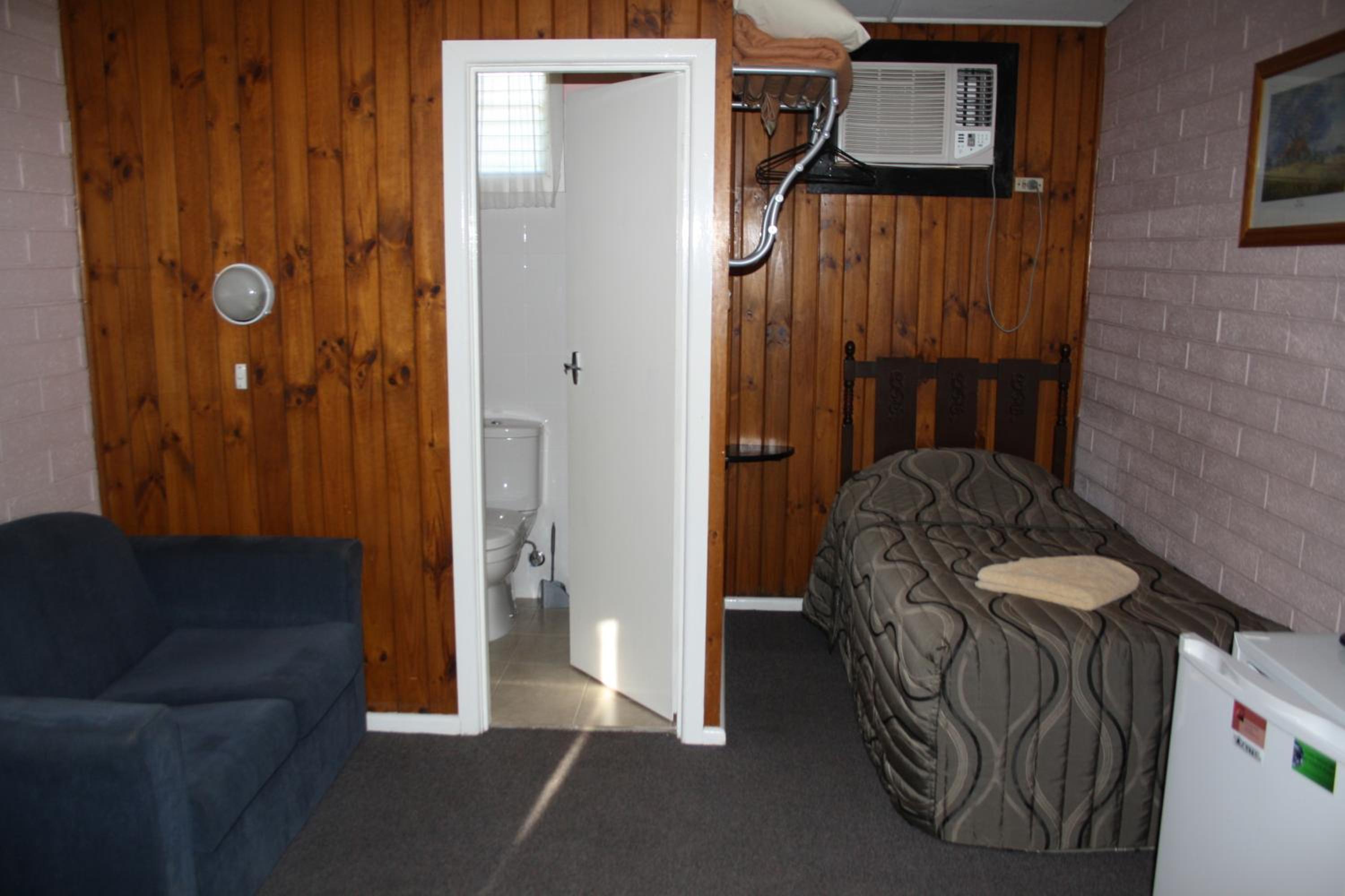 Twin Room - Photo 2