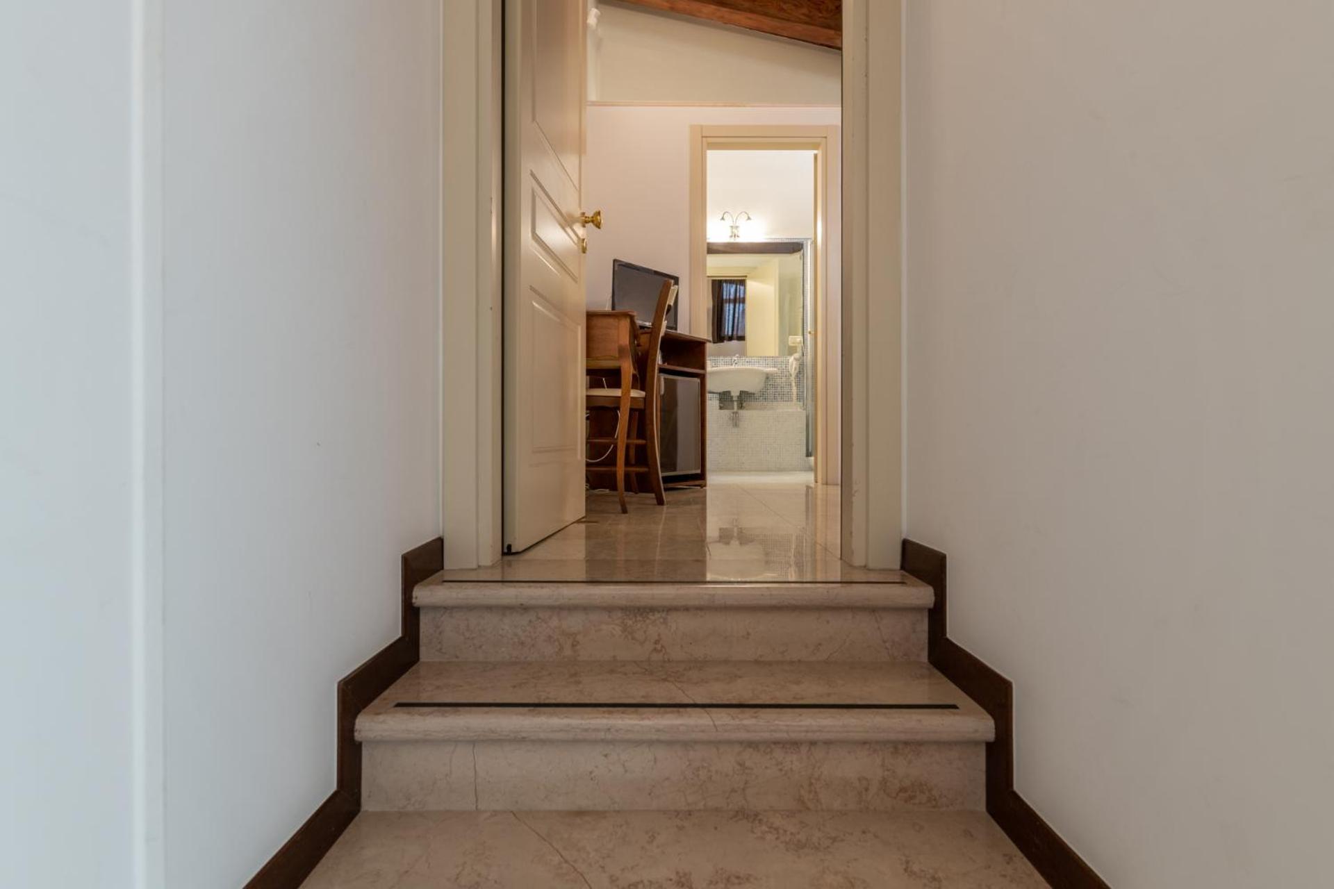 Classic Double Room - Photo 15