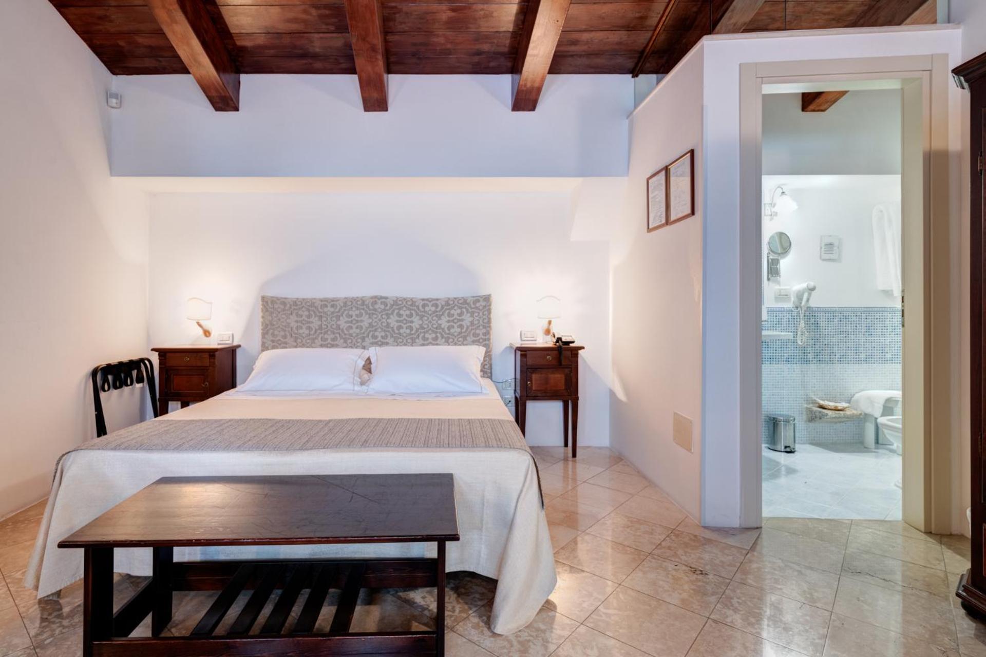 Classic Double Room - Photo 33