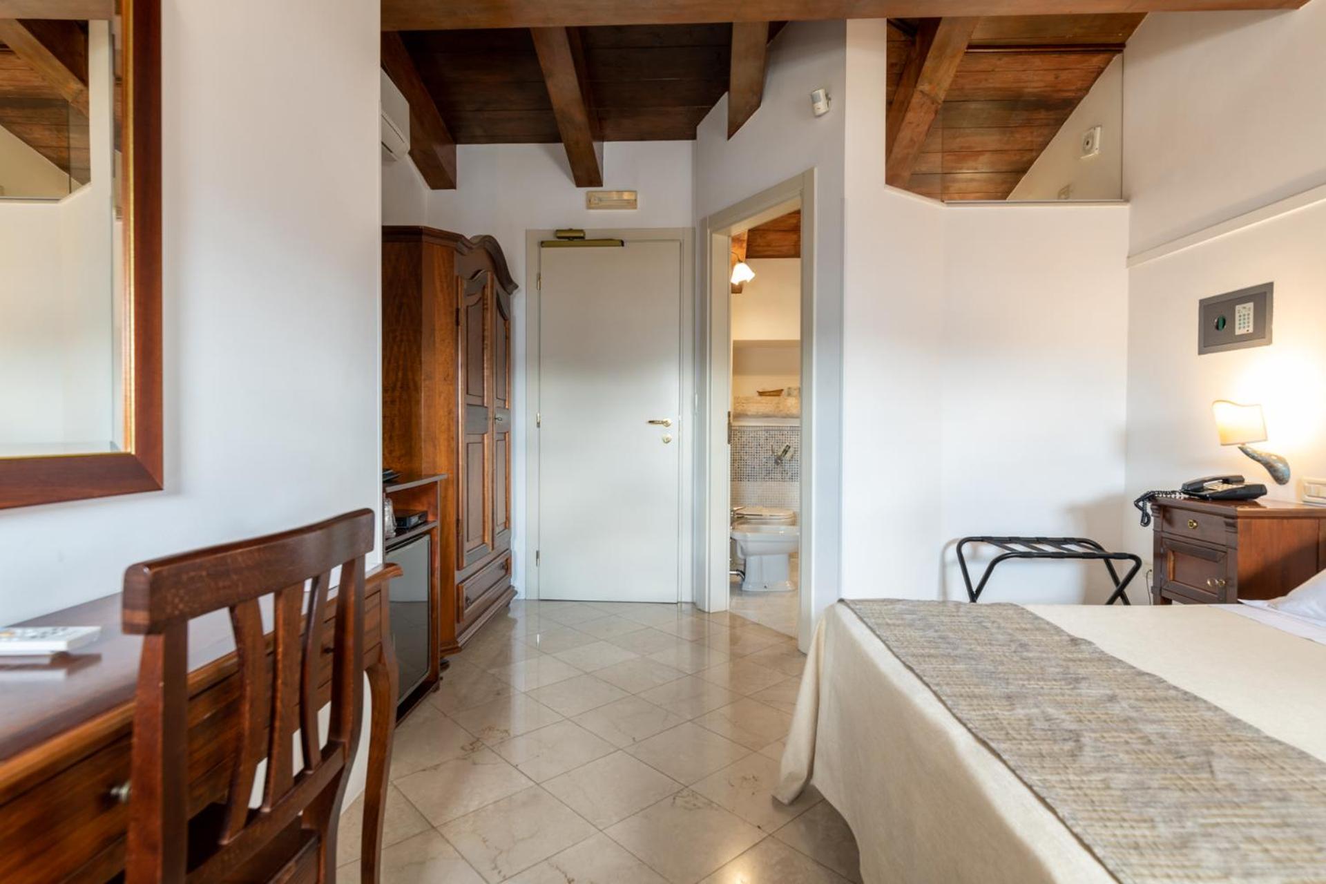 Classic Double Room - Photo 34