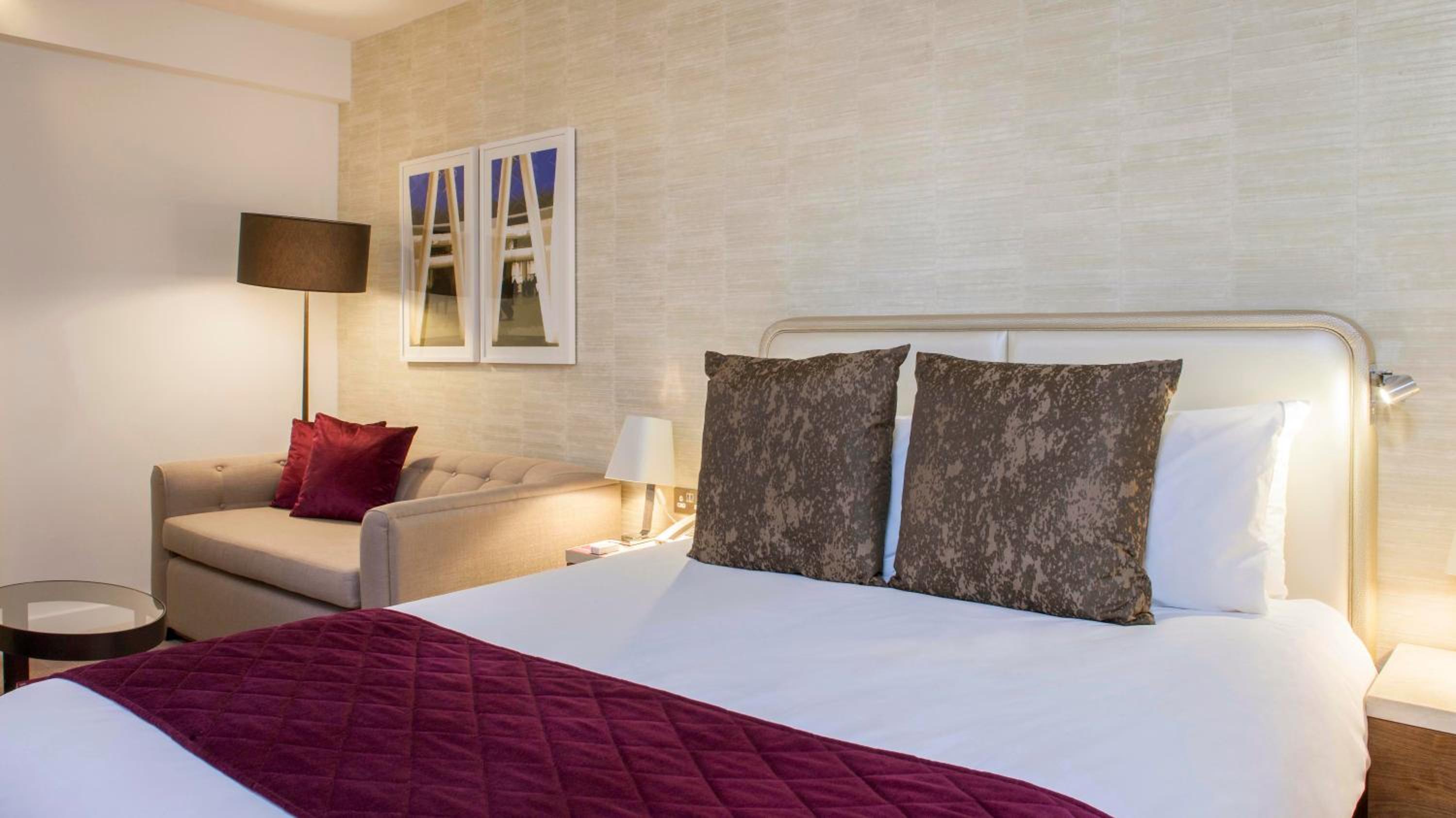 Premium Queen Room with sofa bed photo 2